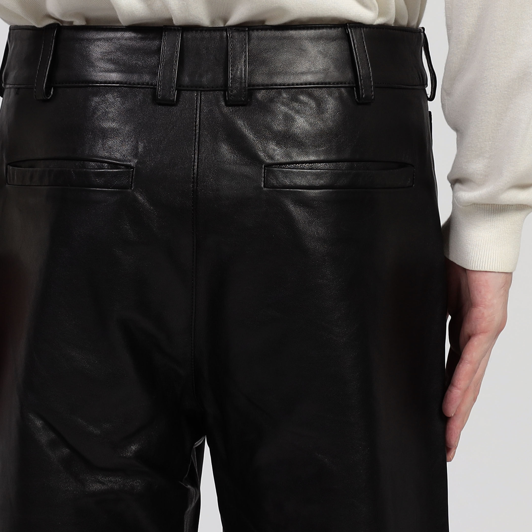 □entire studios ストレートレッグ レザーパンツ｜トゥモローランド