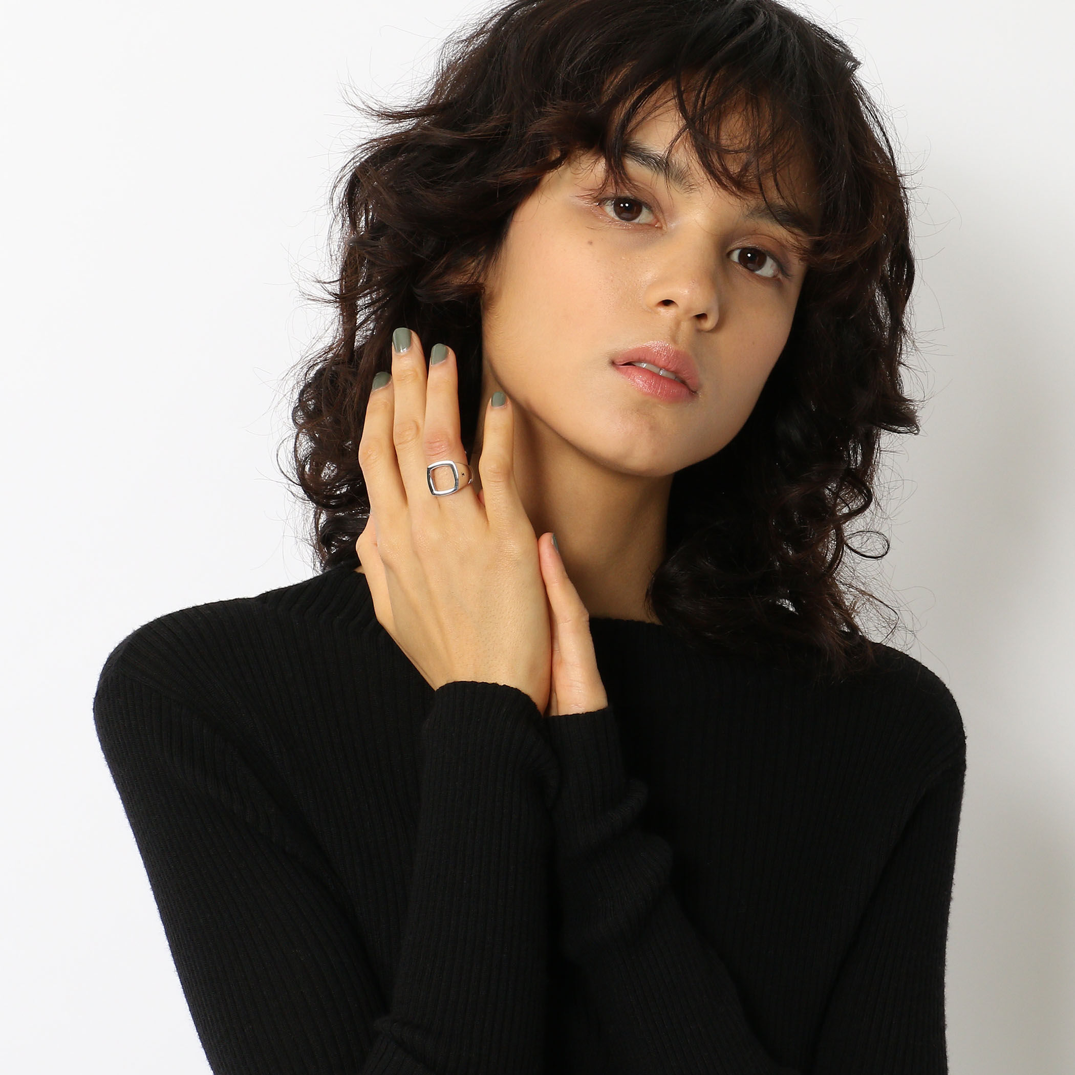 アイドル tomwood TOM WOOD スクエアオープンリング｜トゥモローランド 公式通販