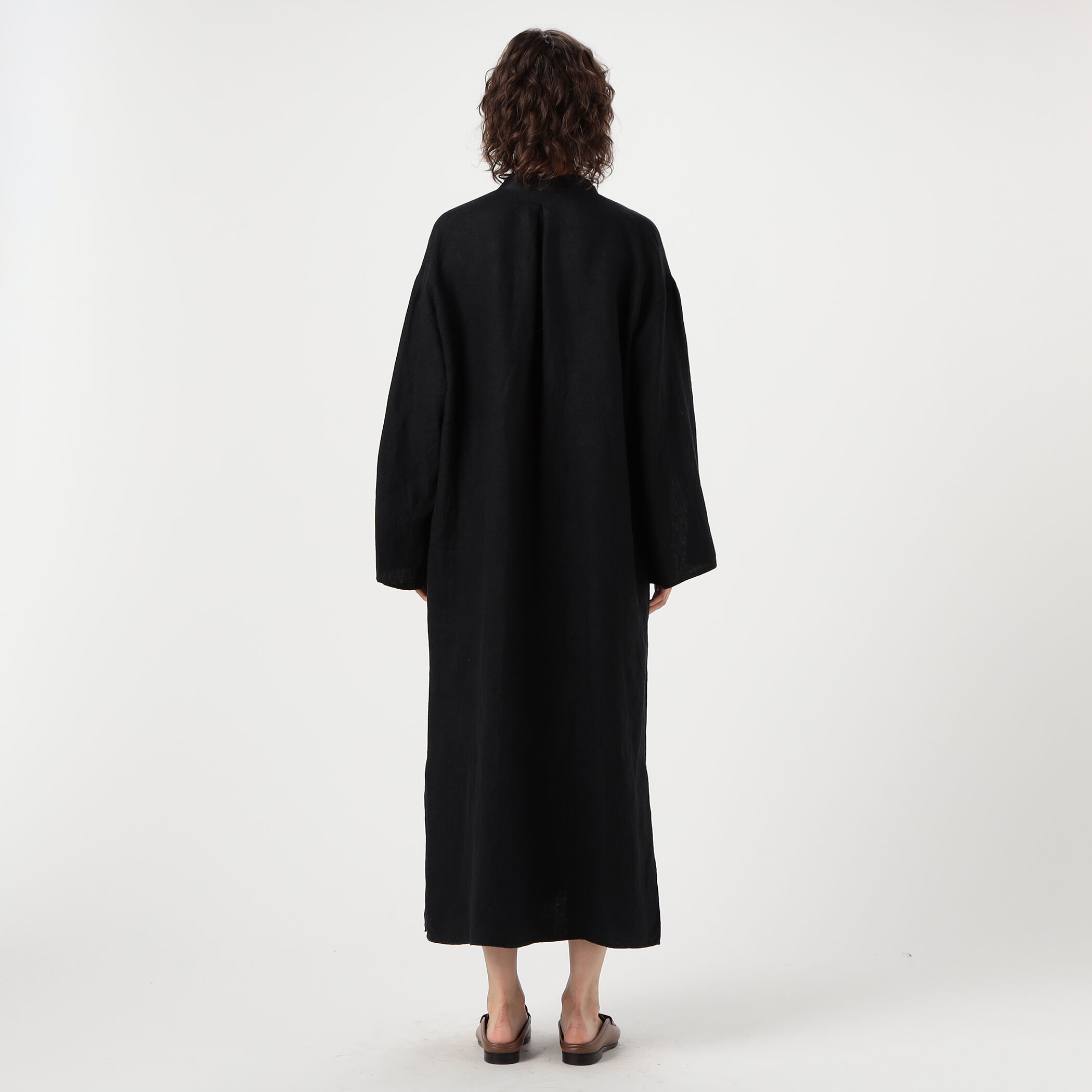 ブラッシュドリネン カフタンロングドレス｜トゥモローランド 公式通販