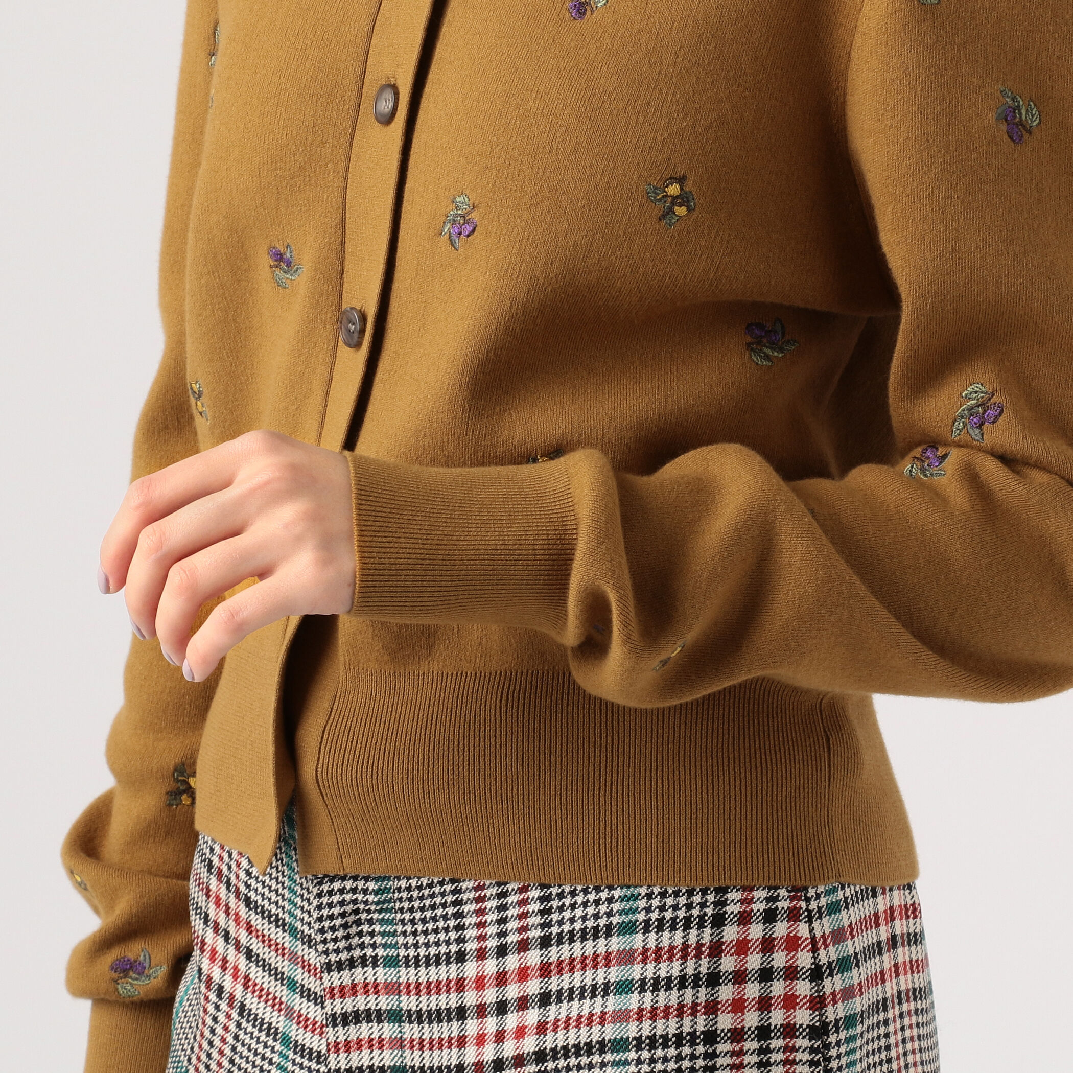 □CABaN コットンカシミヤ エンブロイダリークルーネック