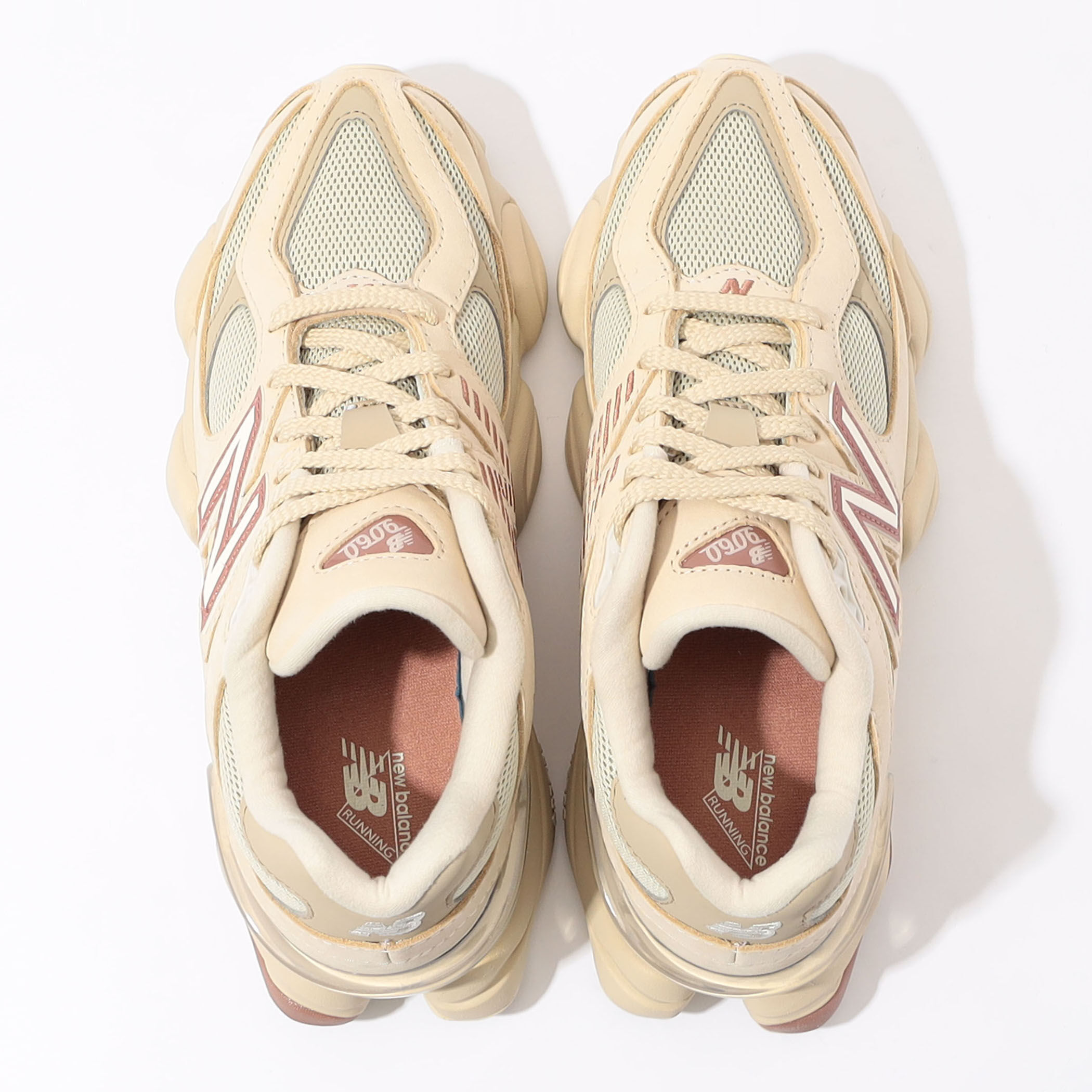 NEW BALANCE (ニューバランス) 2002 ローカットスニーカー ベージュ サイズ:US6