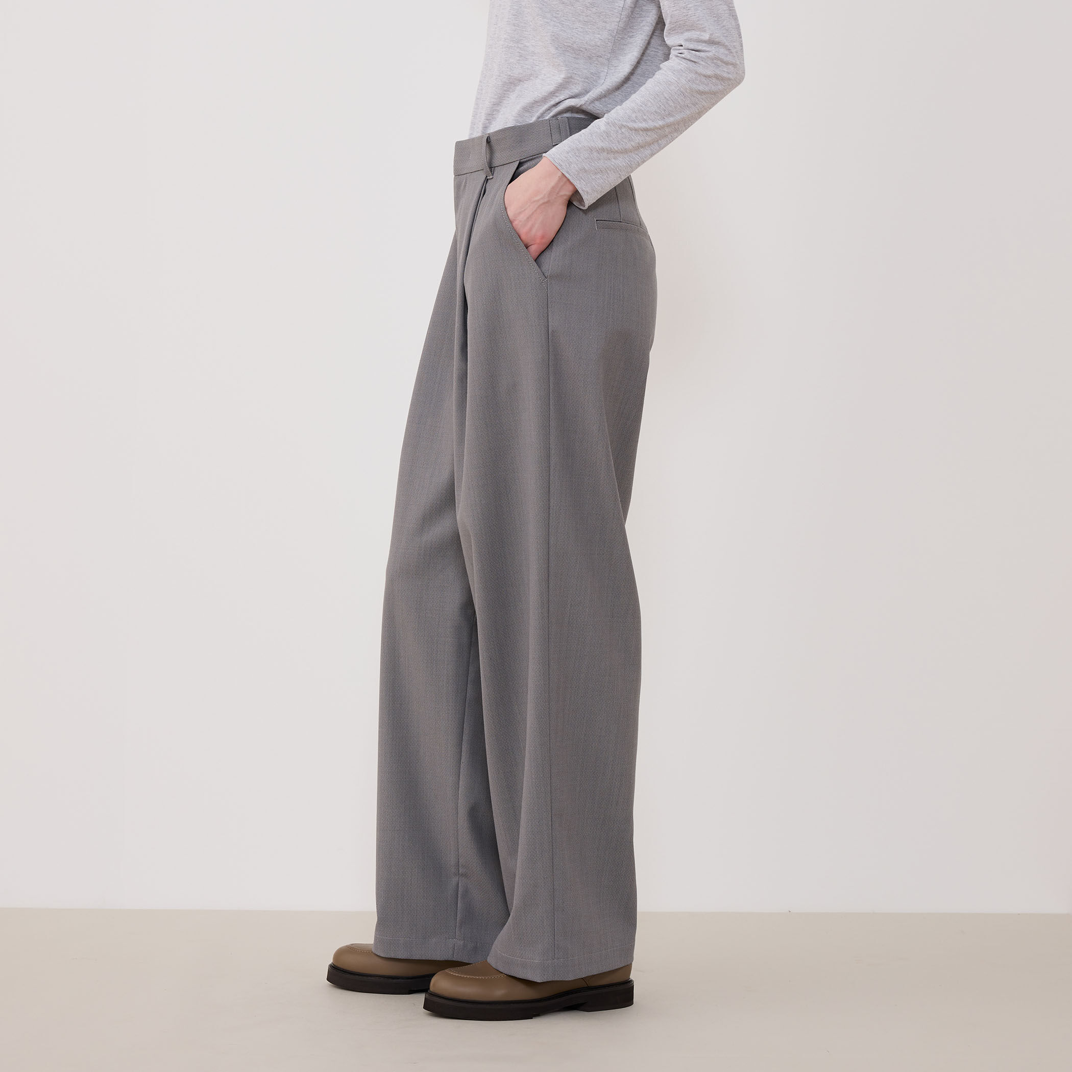 クレープウールストレッチ ストレートパンツ｜トゥモローランド 公式通販