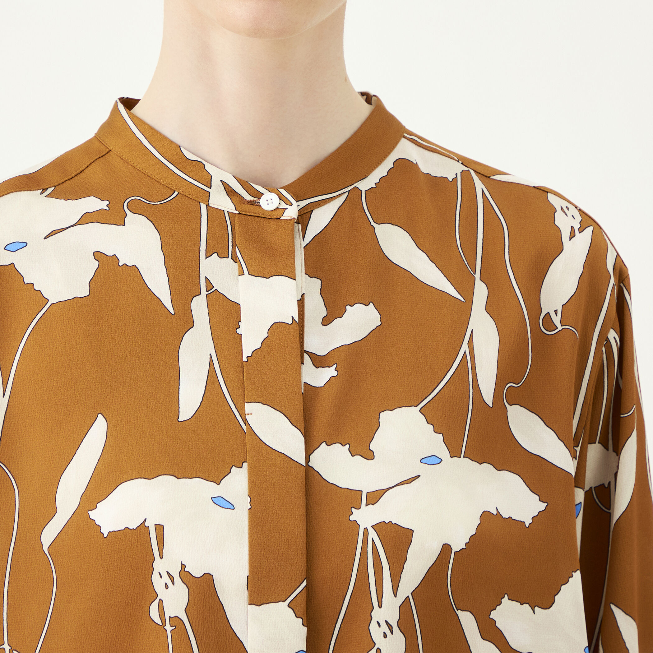 トリミングフラワープリント ボックスシルエットブラウス