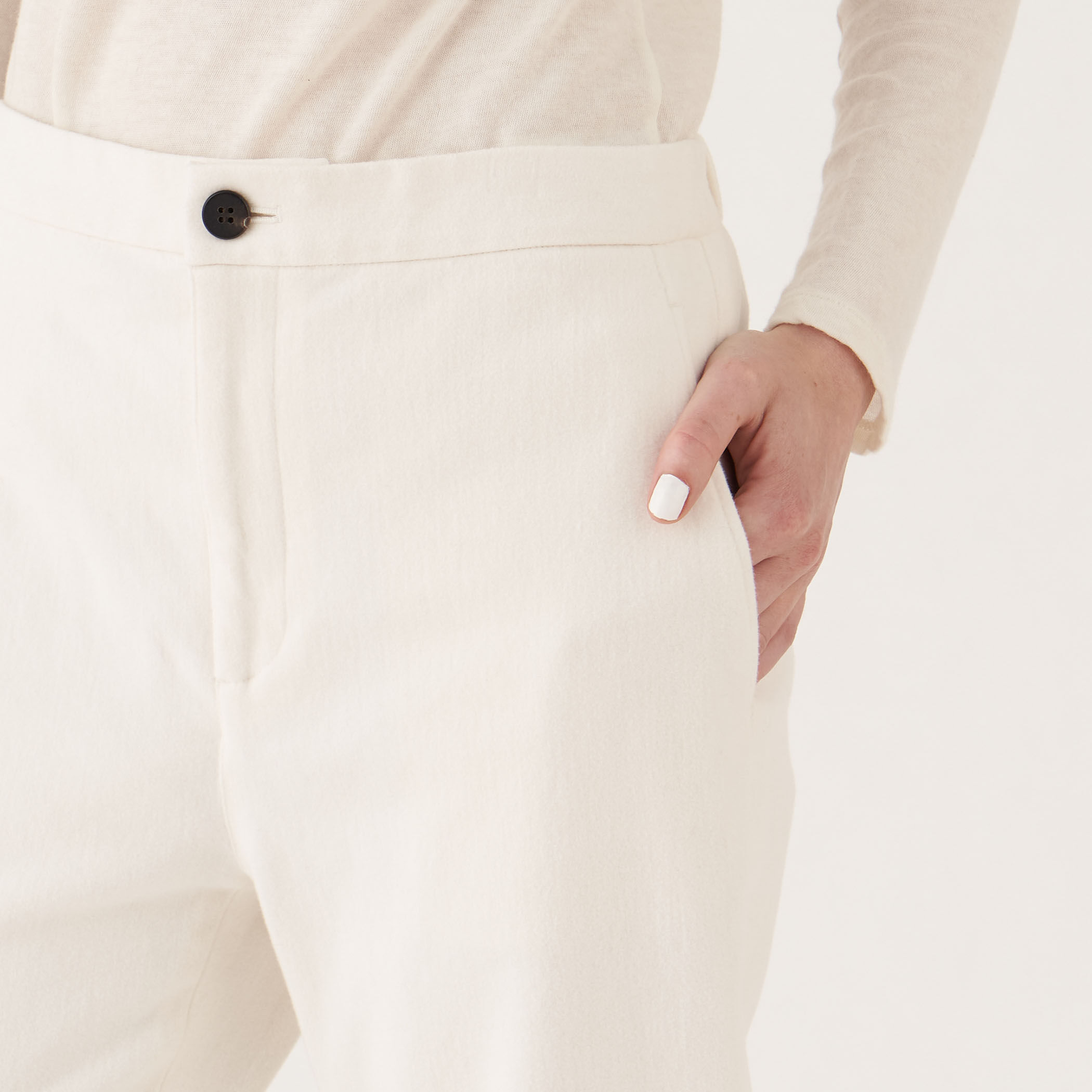 ストレッチモールスキン イージーテーパードパンツ｜トゥモローランド