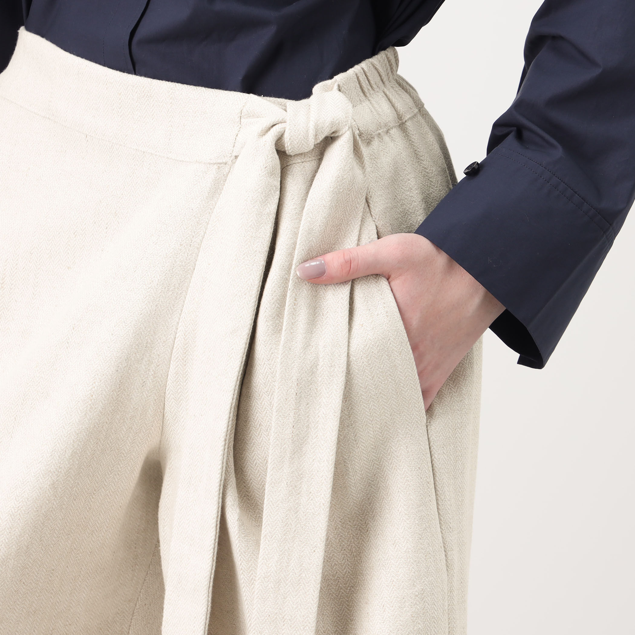新品 45R 薄ギャバのブルマパンツ キュロット アンティークホワイト JEANPAULKNOTT MAXI KNOTTED パンツ｜トゥモローランド 公式サイト