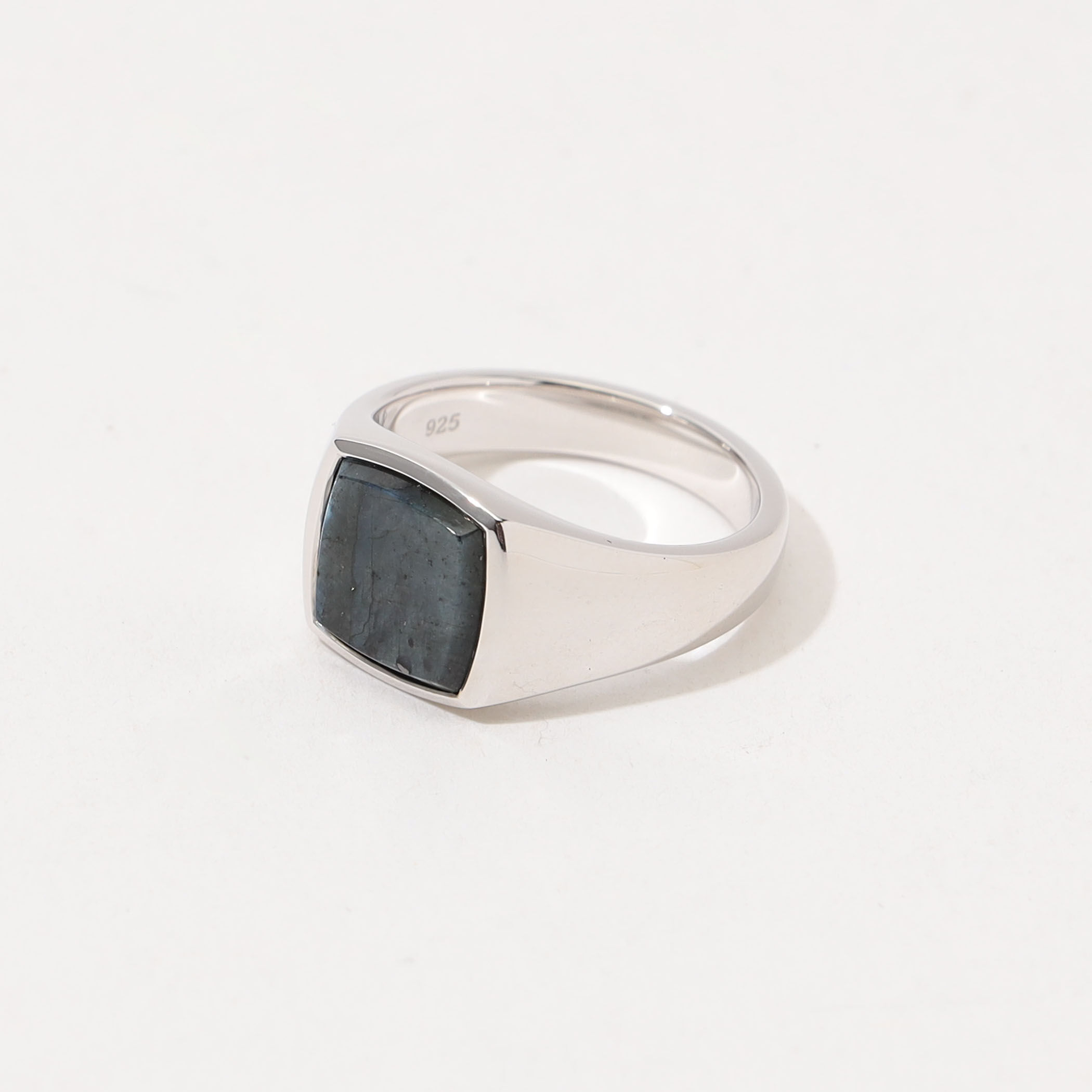 TOM WOOD トムウッド　シグネットリング　LARVIKITE TOM WOOD Kay Ring Black Larvikite リング｜トゥモローランド