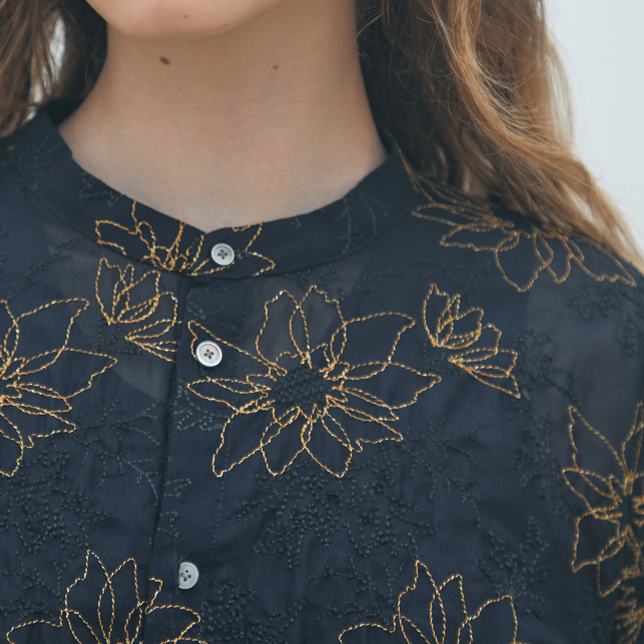 フラワーエンブロイダリー チュニックブラウス｜トゥモローランド 公式通販