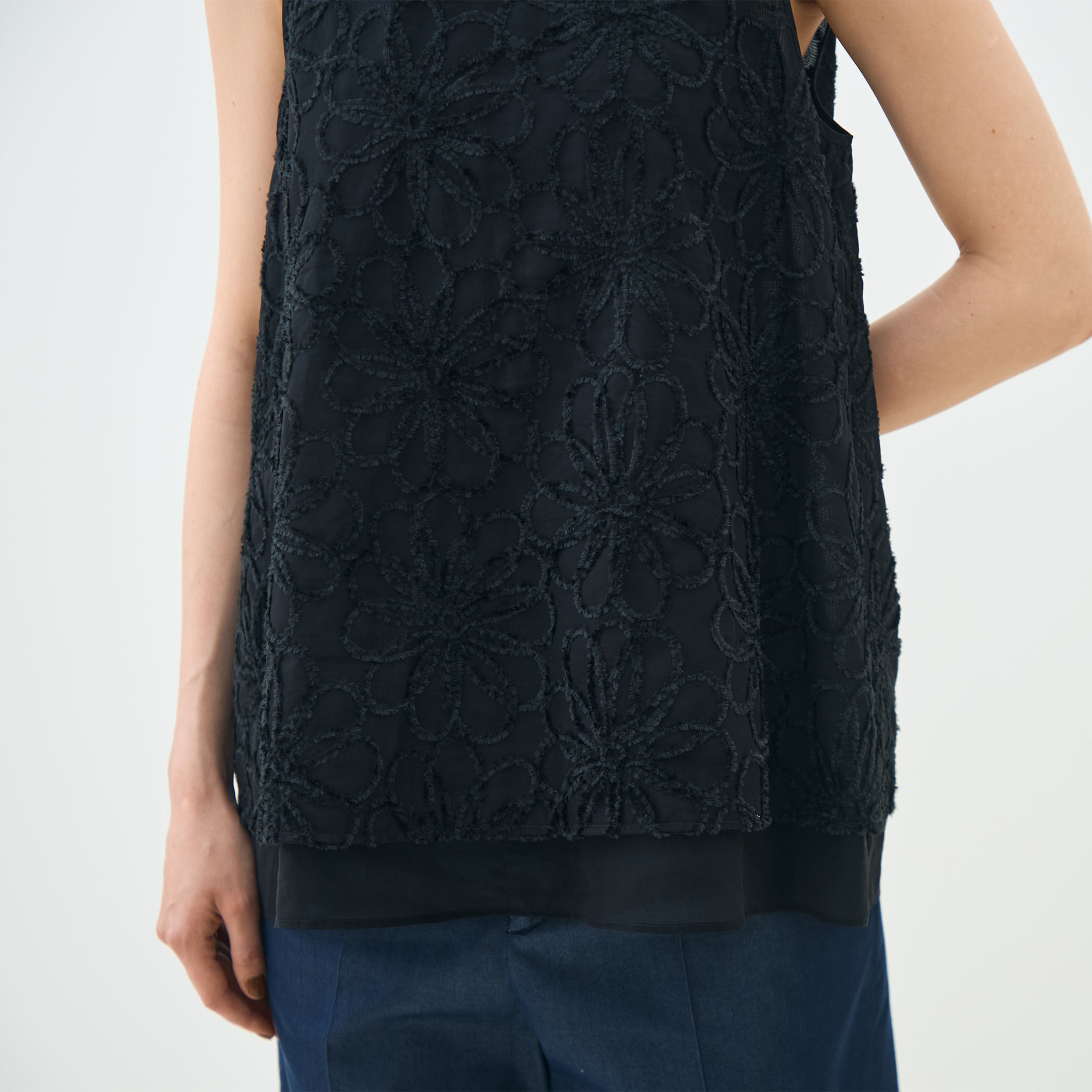 レーヌエンブロイダリー スリーブレスブラウス｜トゥモローランド 公式通販