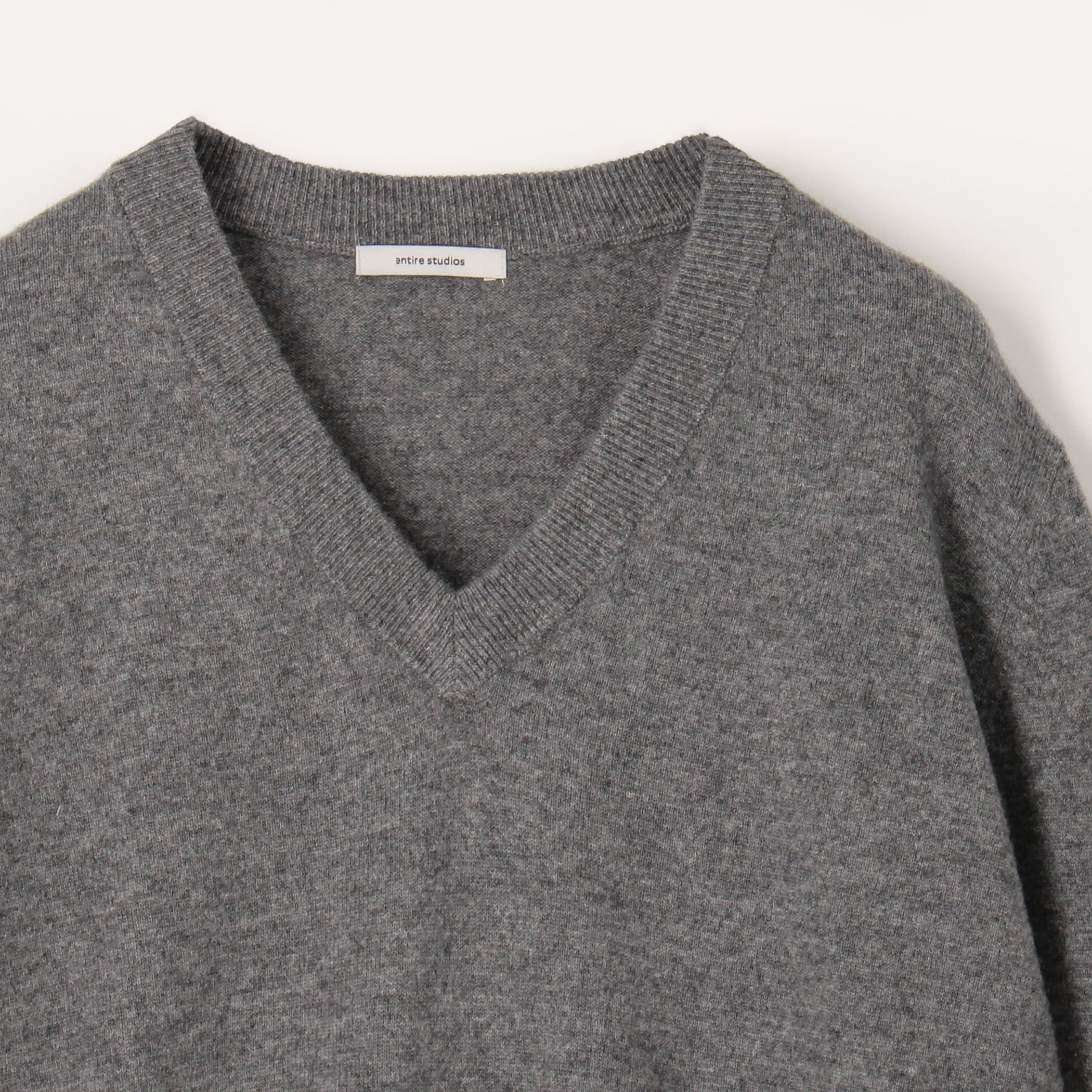 □entire studios KNIT V-NECK｜トゥモローランド 公式通販
