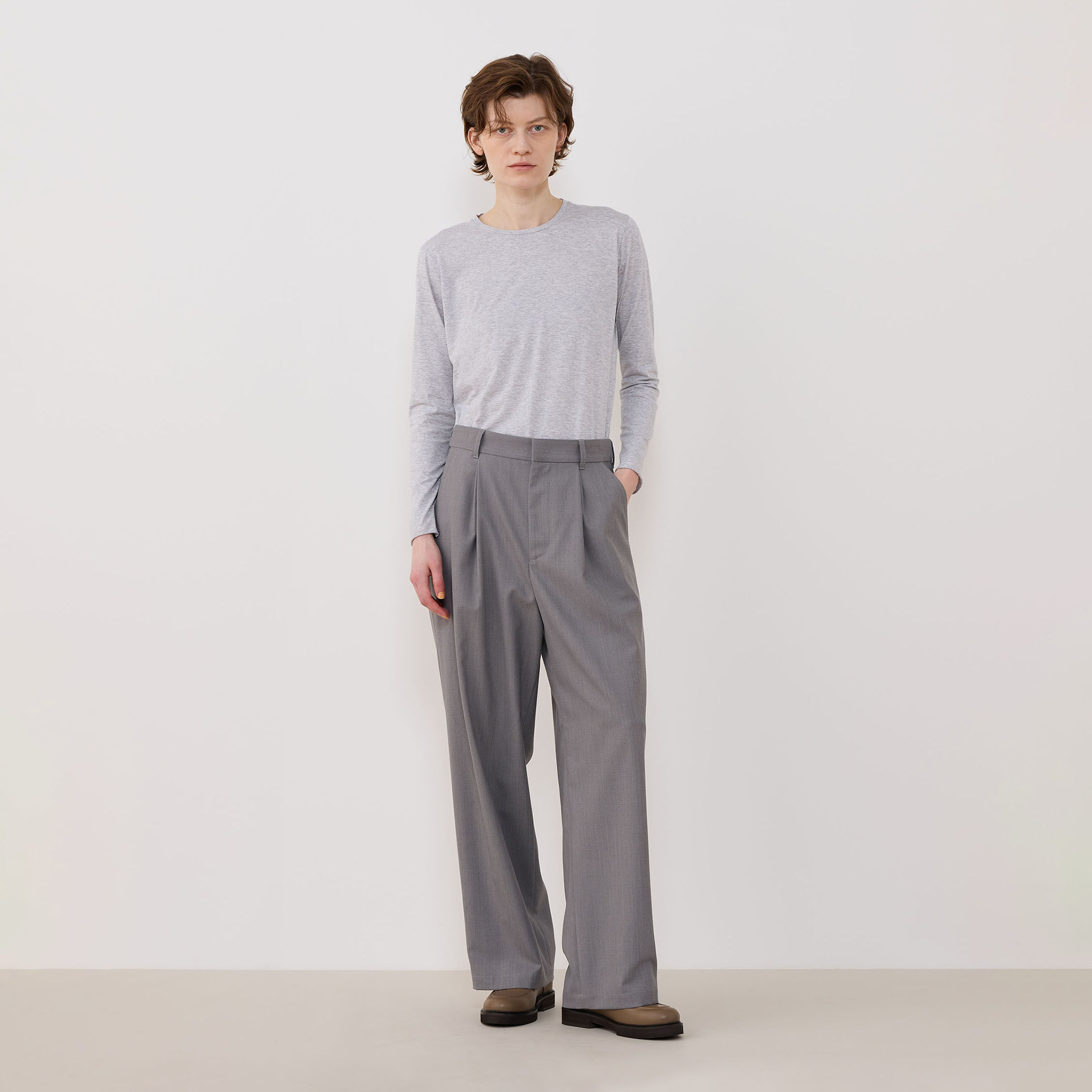 クレープウールストレッチ ストレートパンツ｜トゥモローランド 公式通販