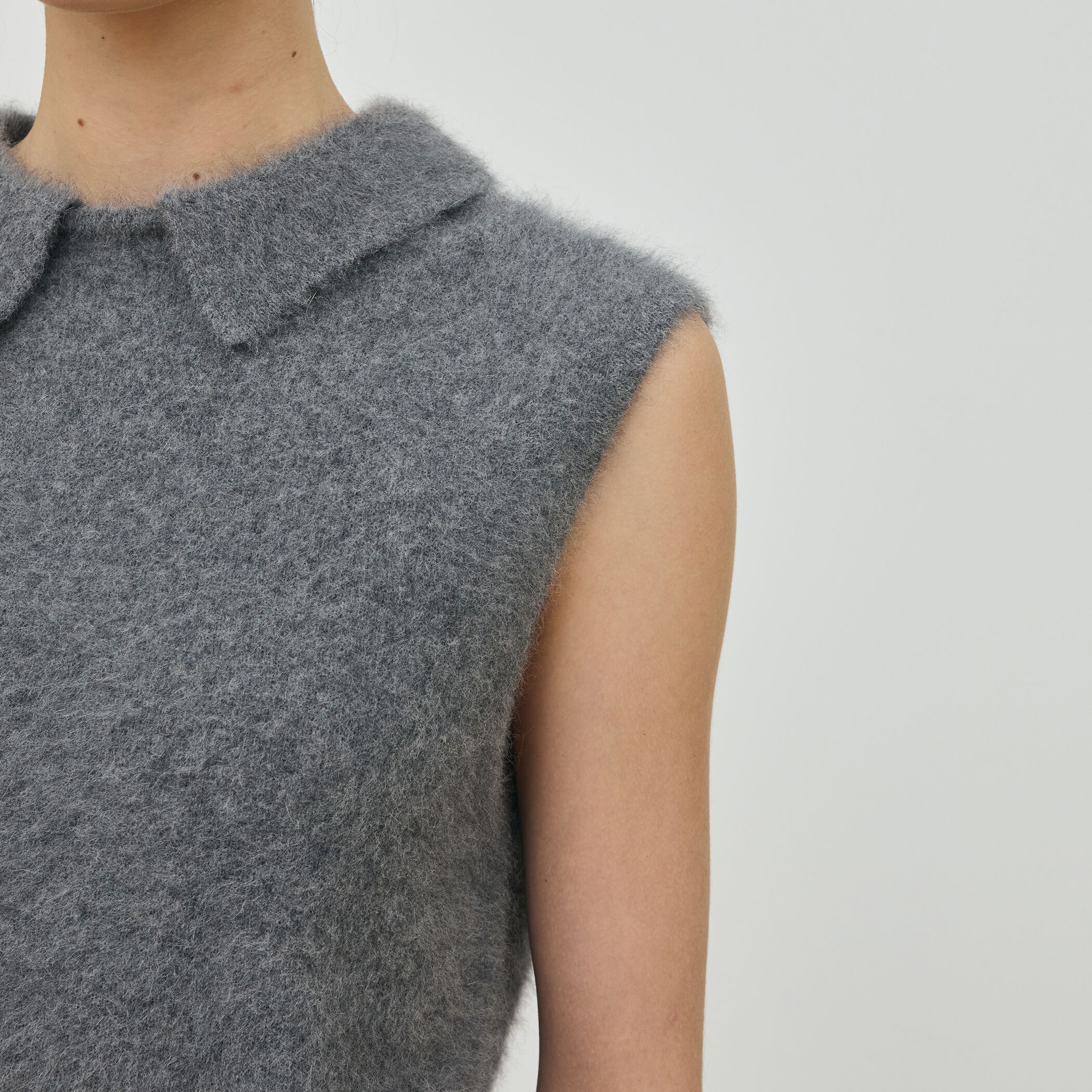 フォックスカシミヤ スリーブレスプルオーバー｜トゥモローランド 公式通販