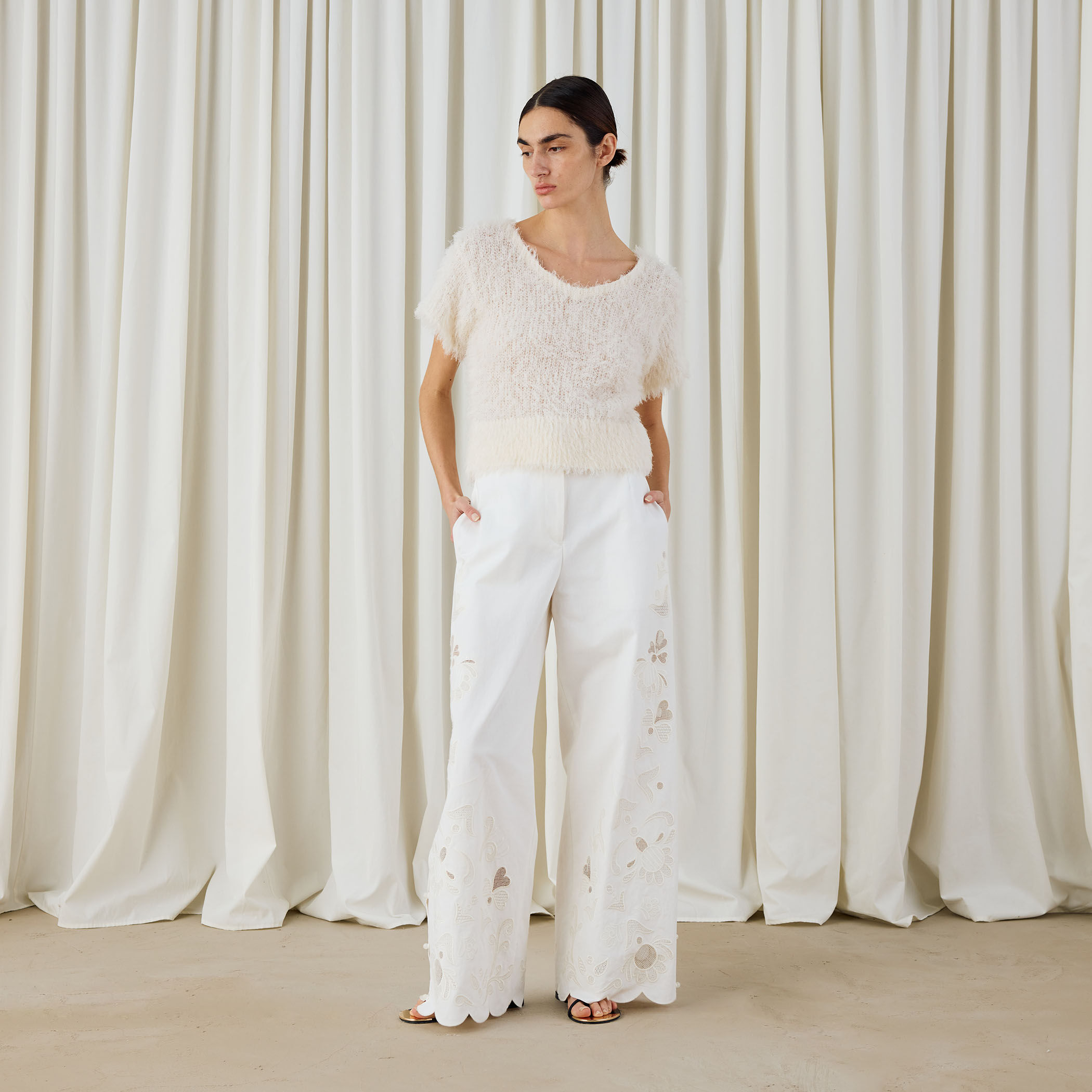 カットワークエンブロイダリー ワイドパンツ｜トゥモローランド 公式通販