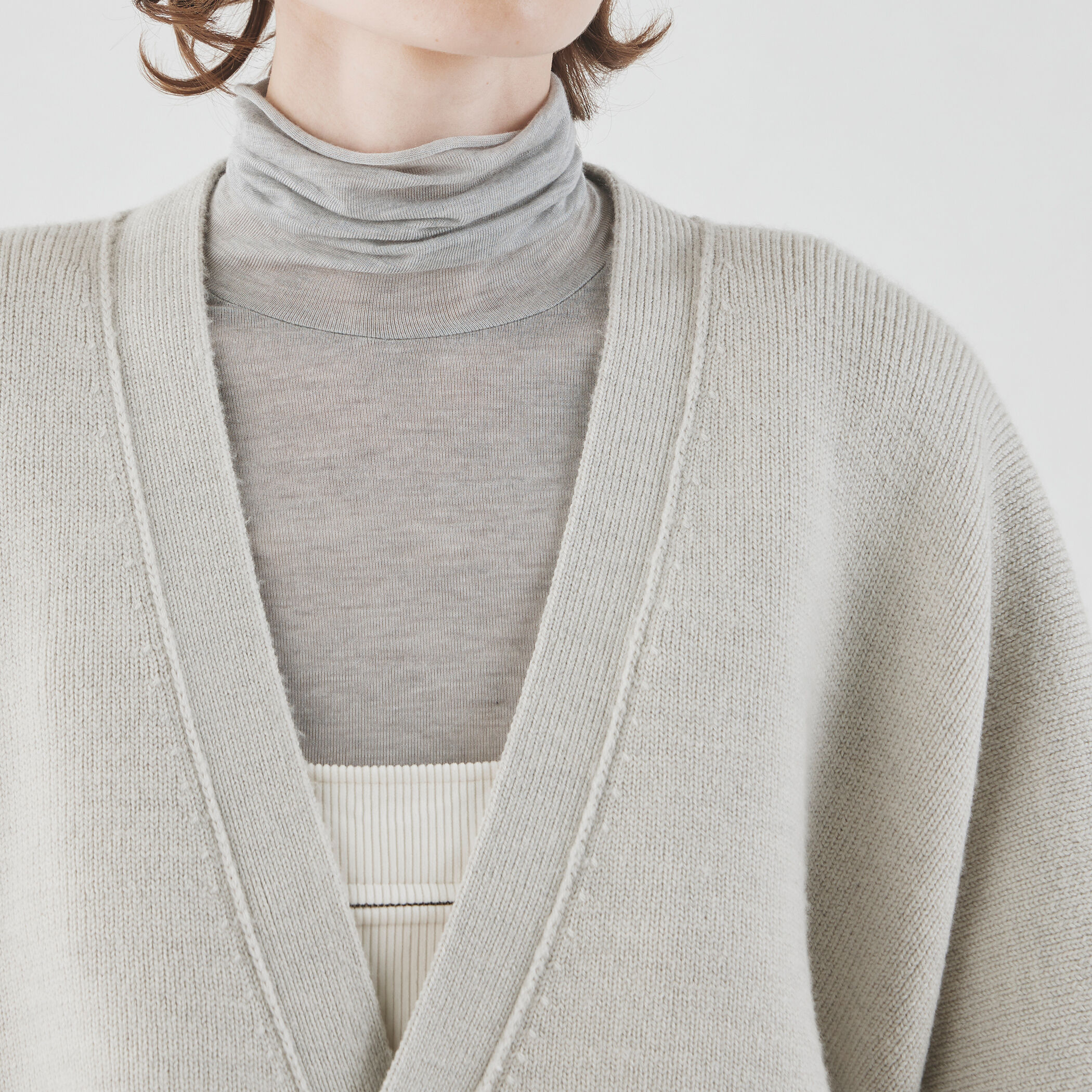 ウーステッドダブルフェイス Vネックカーディガン｜トゥモローランド