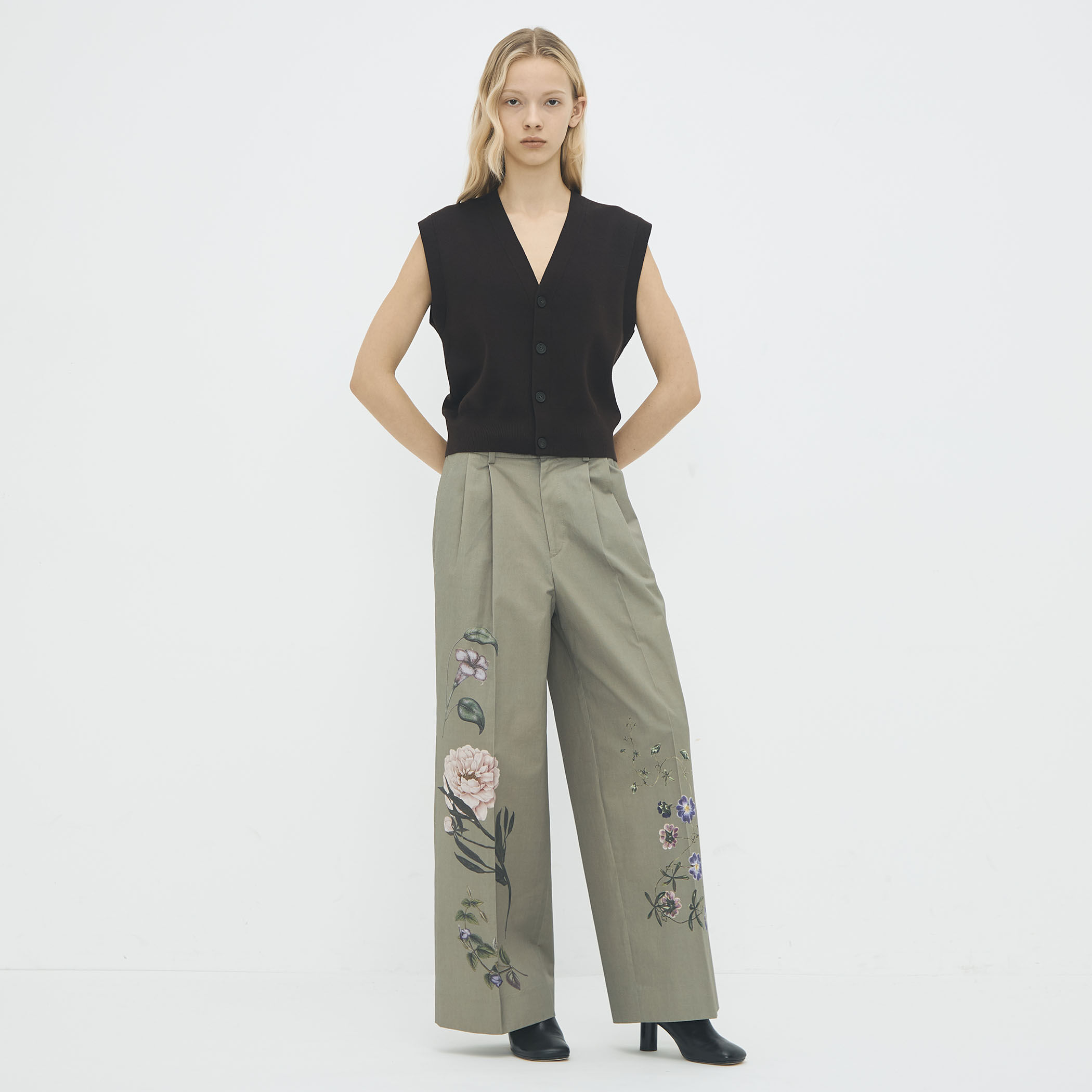 コットンカシミヤ Vネックドロップショルダーベスト｜トゥモローランド