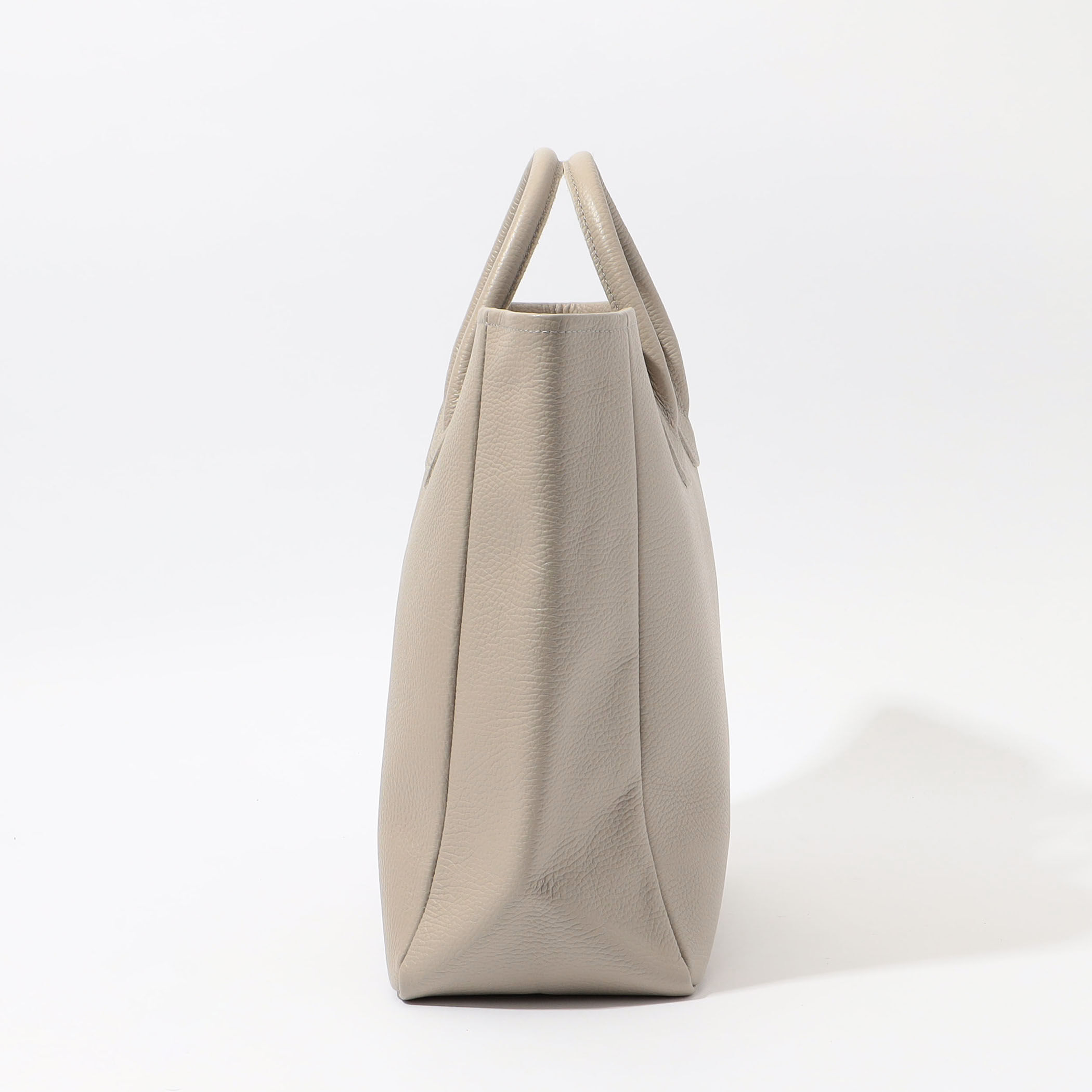 YOUNG&OLSEN EMBOSSED LEATHER TOTE BAG｜トゥモローランド 公式通販