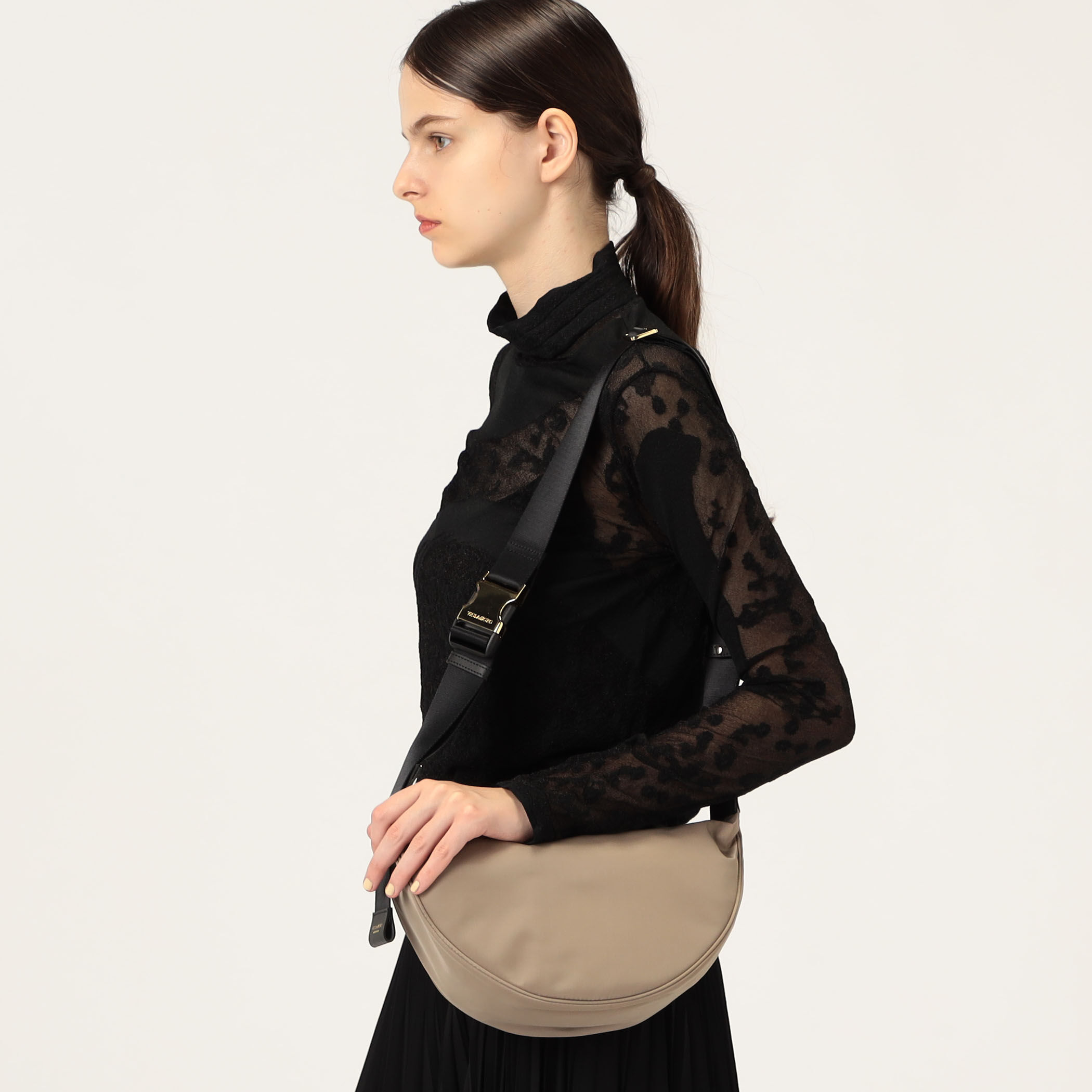 VIOLAd'ORO BIANCA ナイロンボディバッグ｜トゥモローランド 公式通販