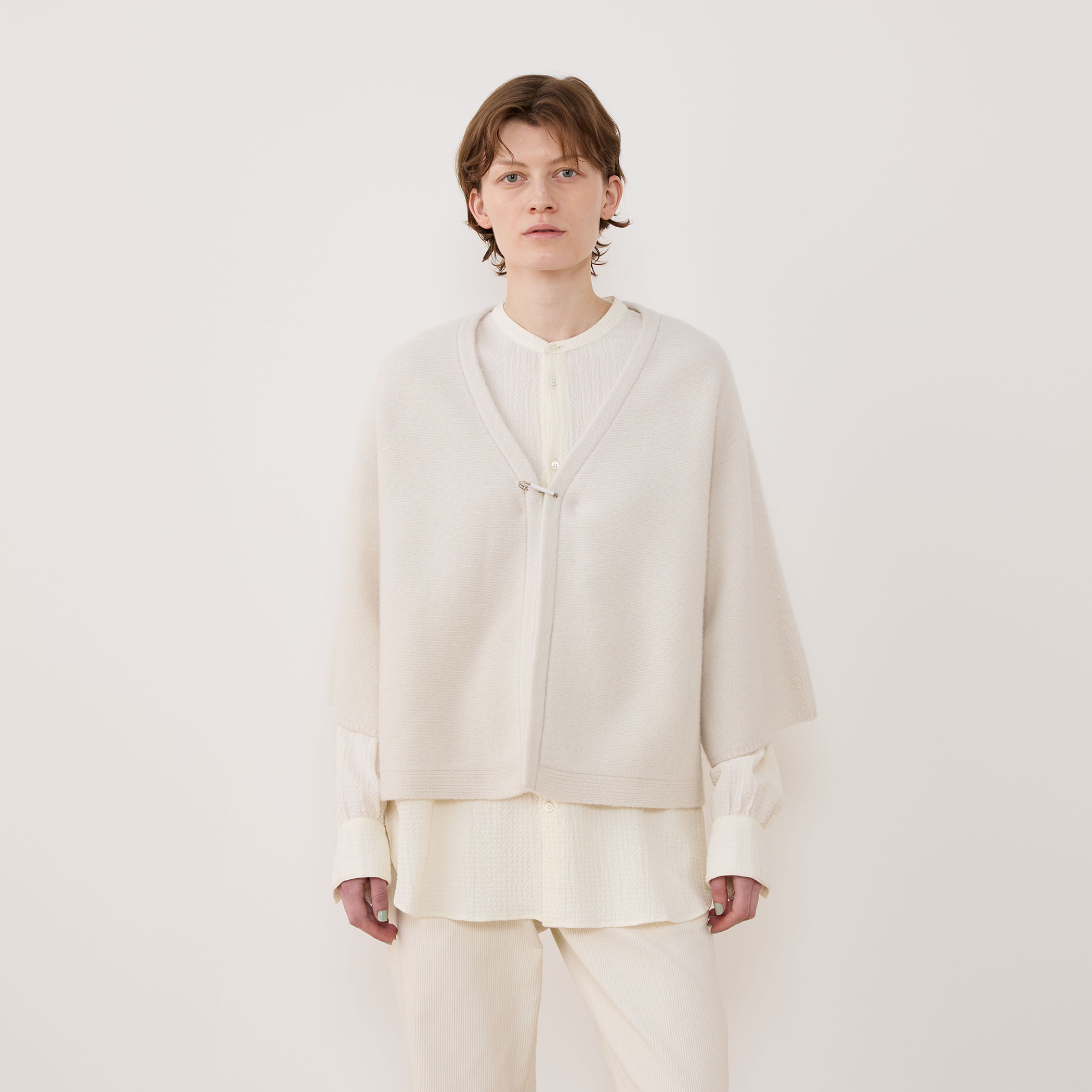 【yori】23AW新品　ウールラウンドヘムプルオーバー　ホワイト　F オーストラリアンラムズウール キモノスリーブジャケット