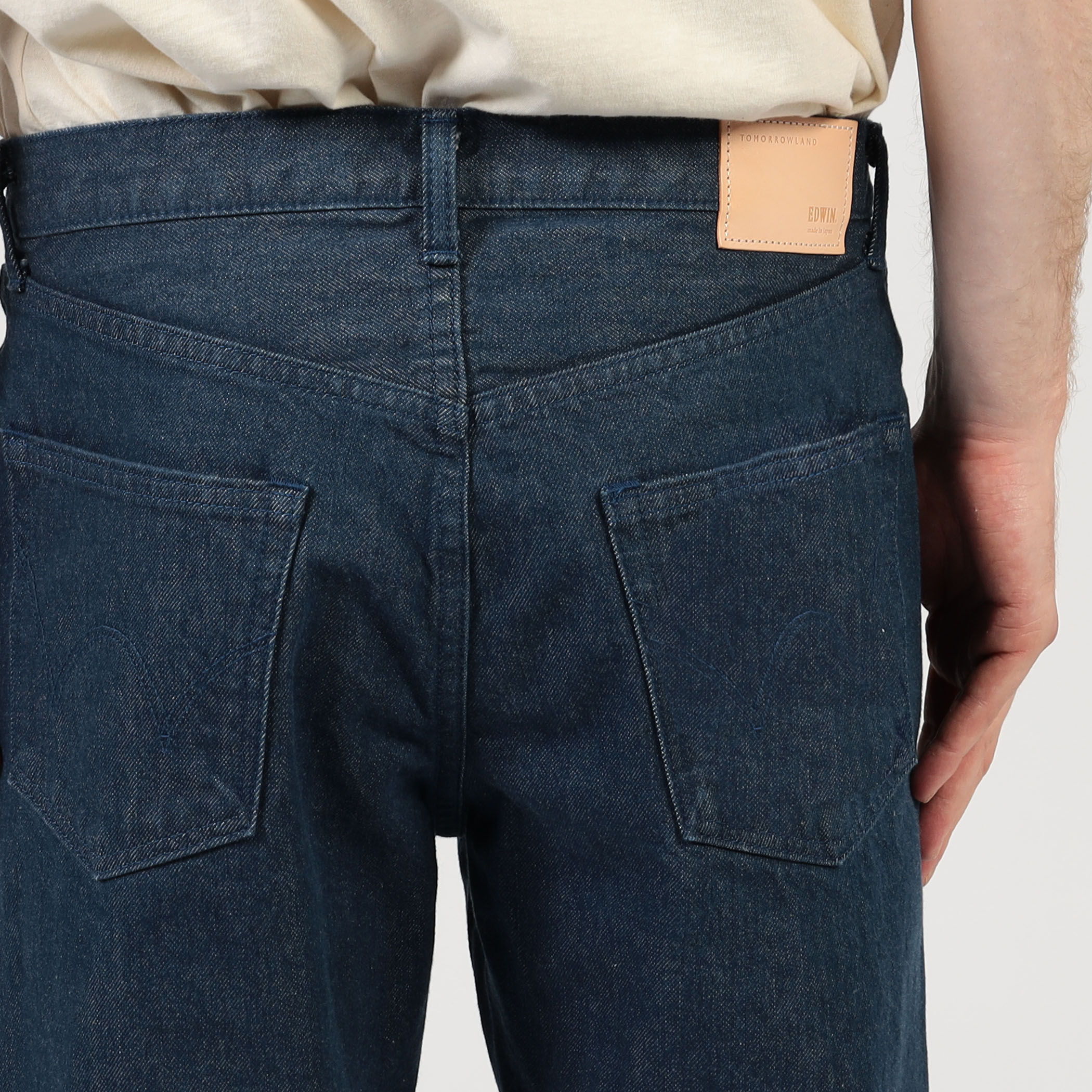 別注】EDWIN LOOSE STRAIGHT カラーデニムパンツ｜トゥモローランド