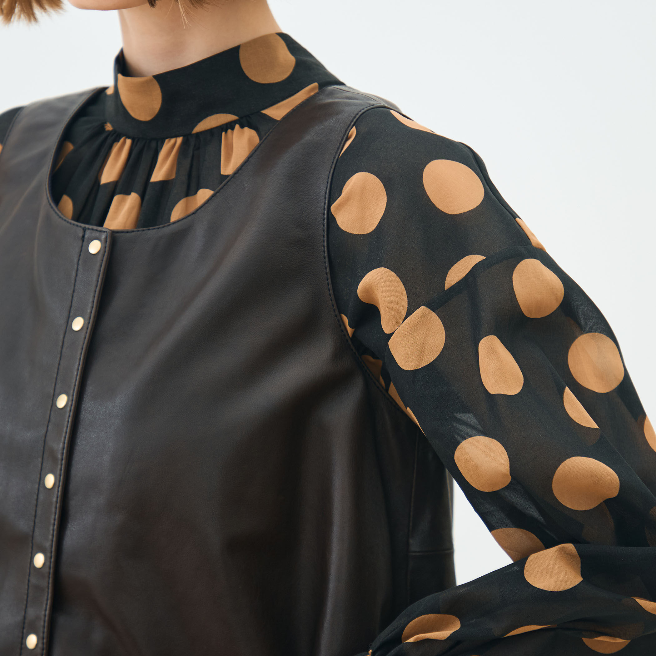 ベジタブルレザー フロンタブルジレ｜トゥモローランド 公式通販