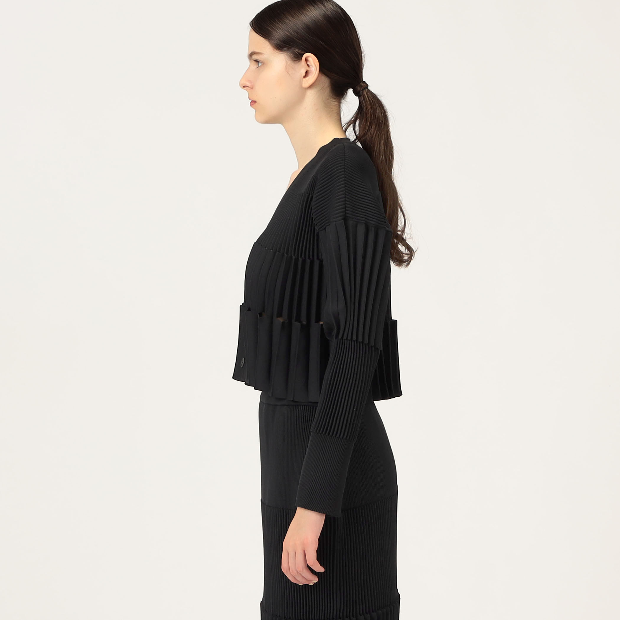 CFCL ACCORDION CROPPED CARDIGAN｜トゥモローランド 公式通販
