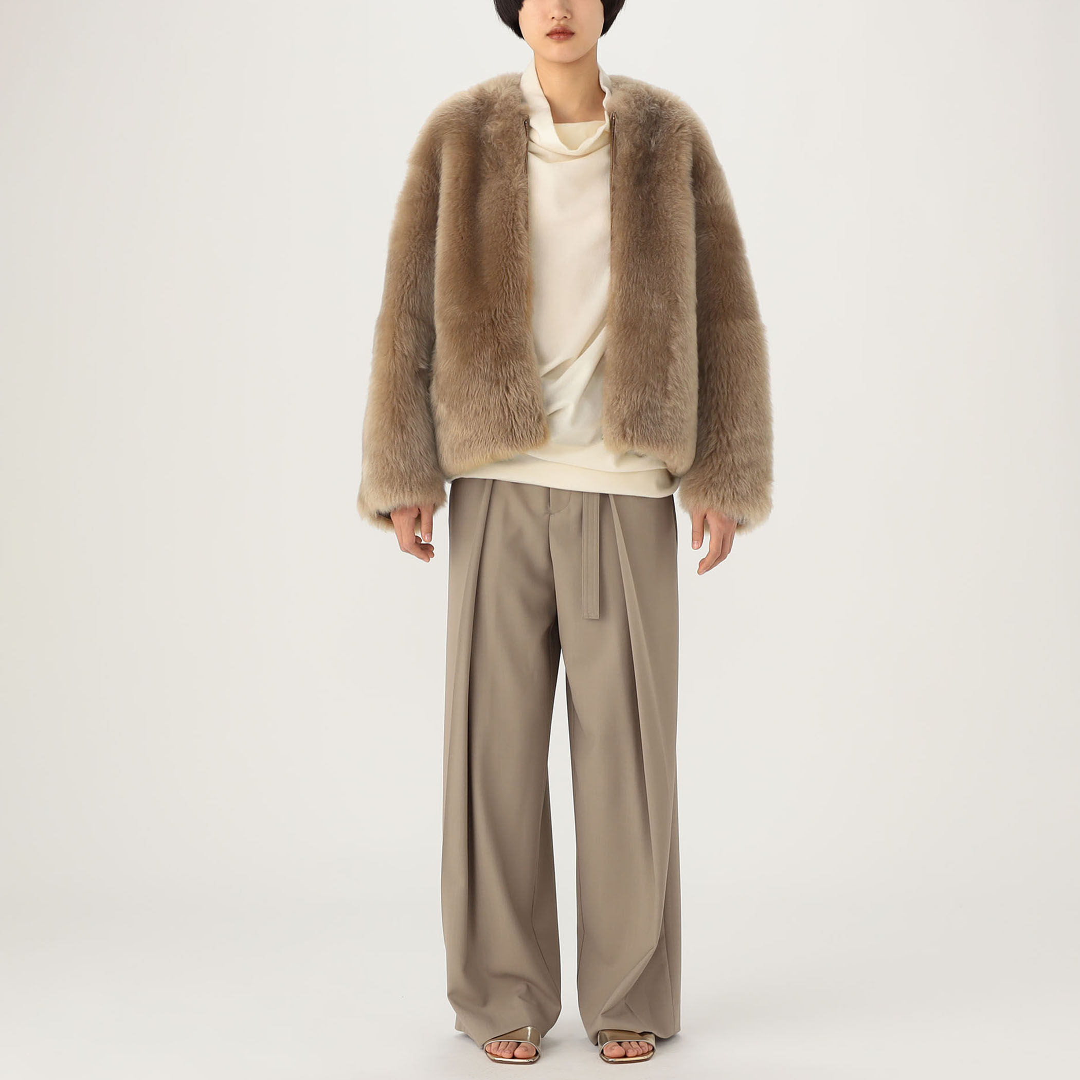 リバーシブルムートンブルゾン｜トゥモローランド 公式通販