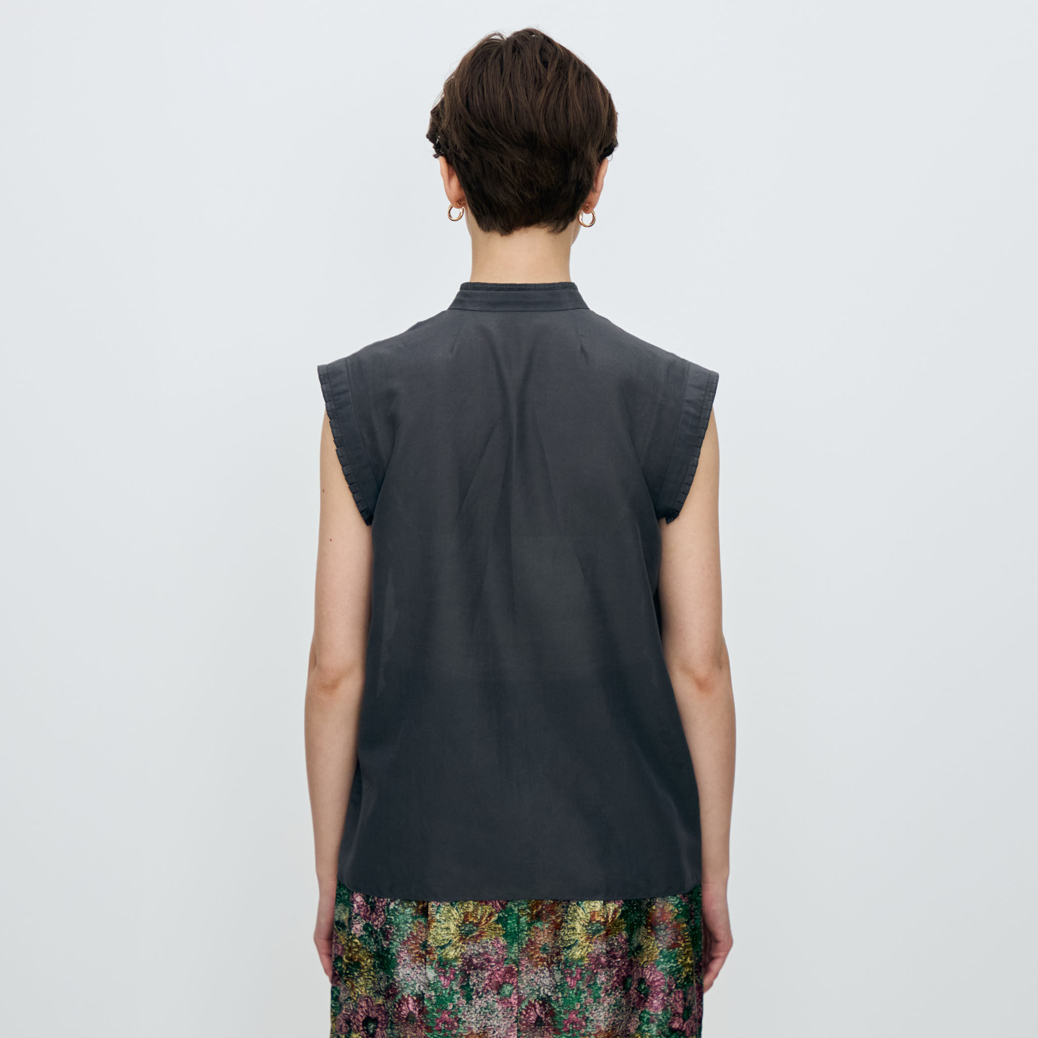 シャンブレータフタ ノースリーブブラウス｜トゥモローランド 公式通販