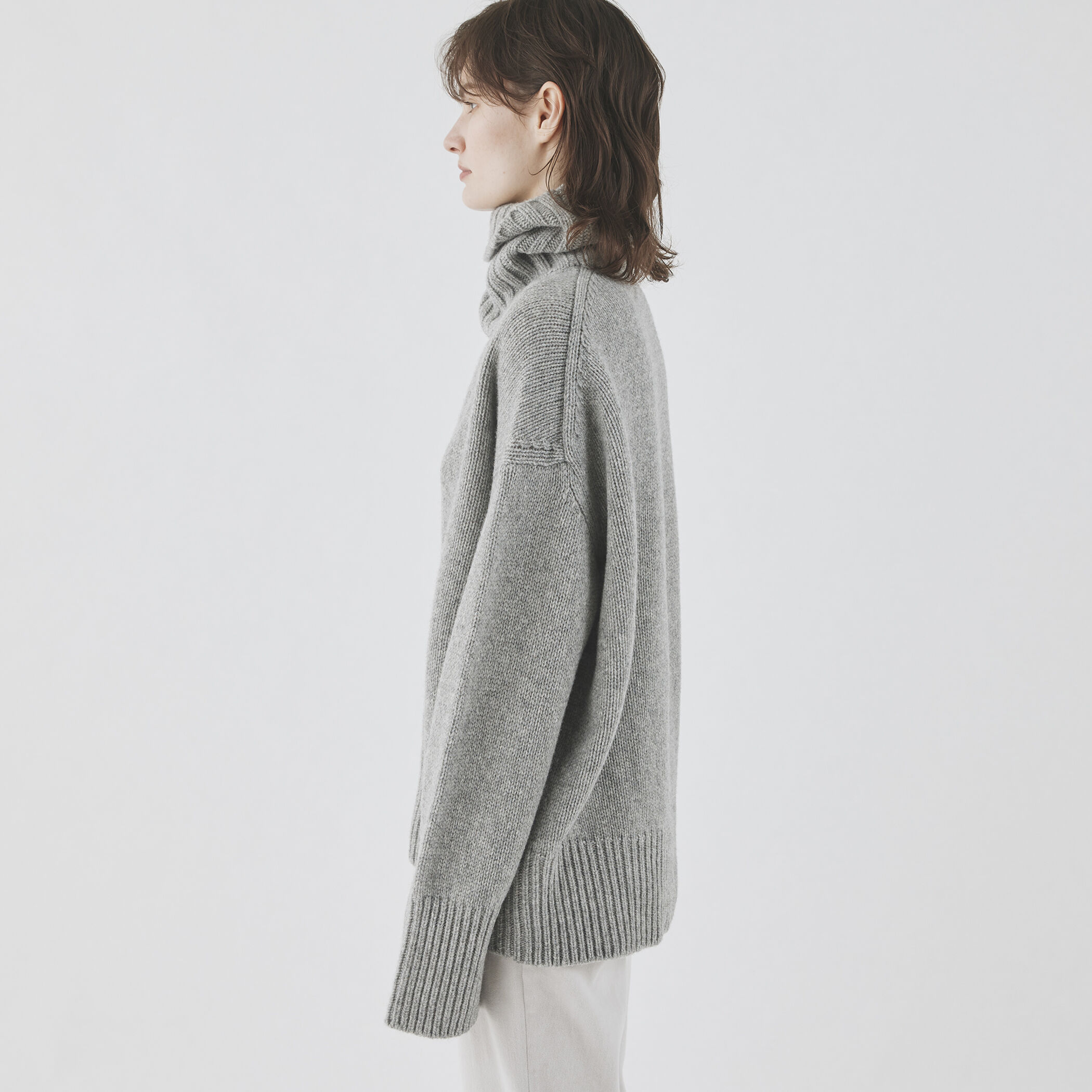 □□□ファインウール タートルネックプルオーバー｜トゥモローランド