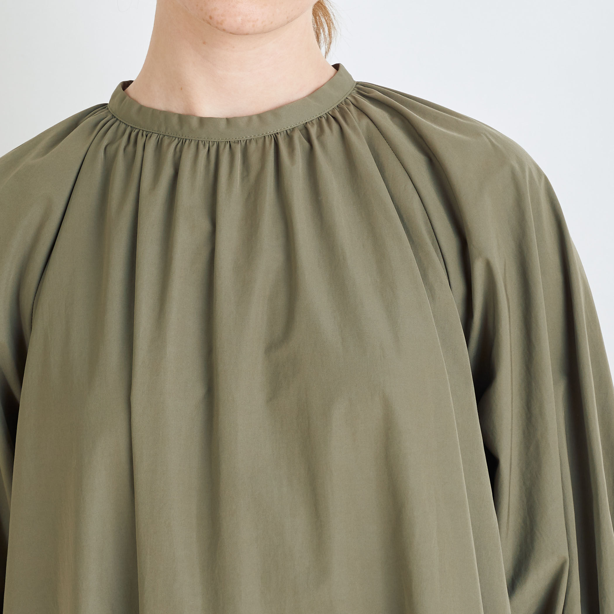 プルーフタフタ ギャザーロングワンピース｜トゥモローランド 公式通販