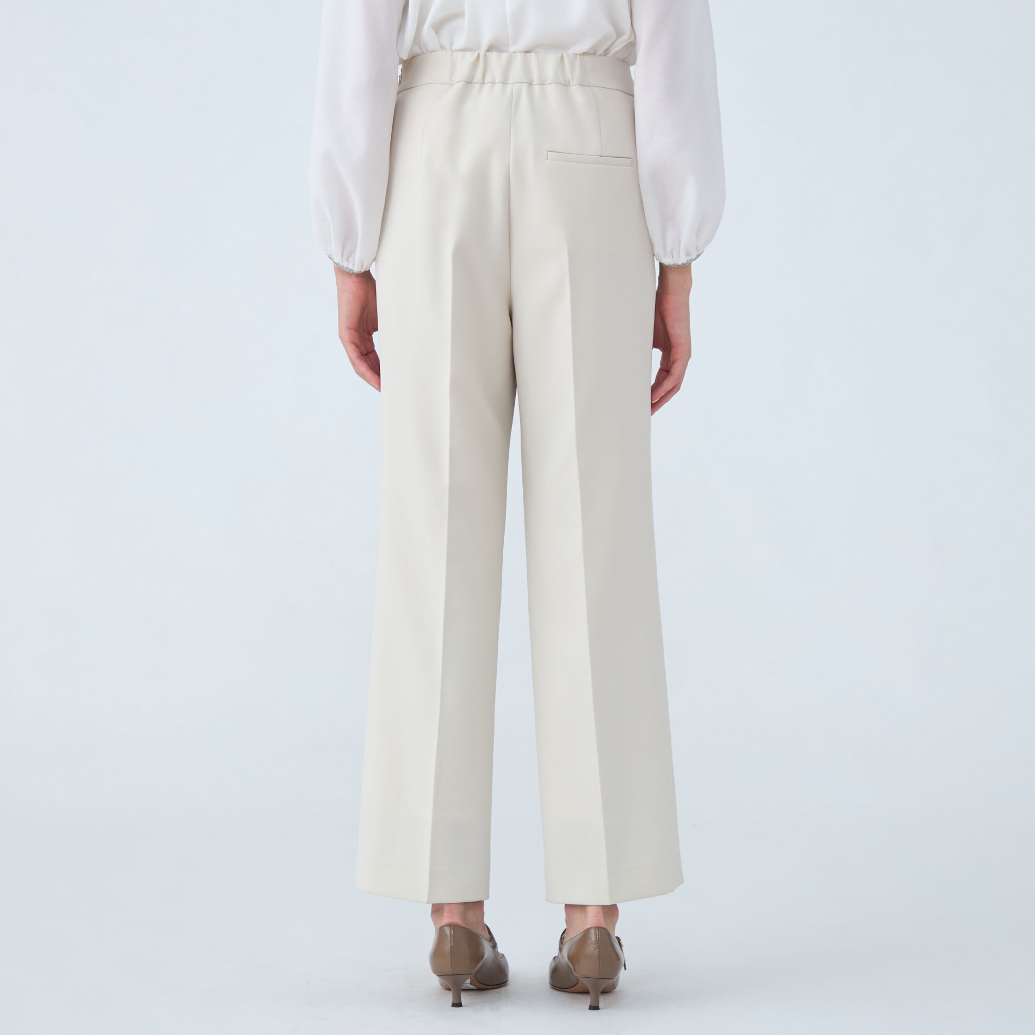 ドライダブルクロス セミワイドフレアパンツ｜トゥモローランド 公式通販