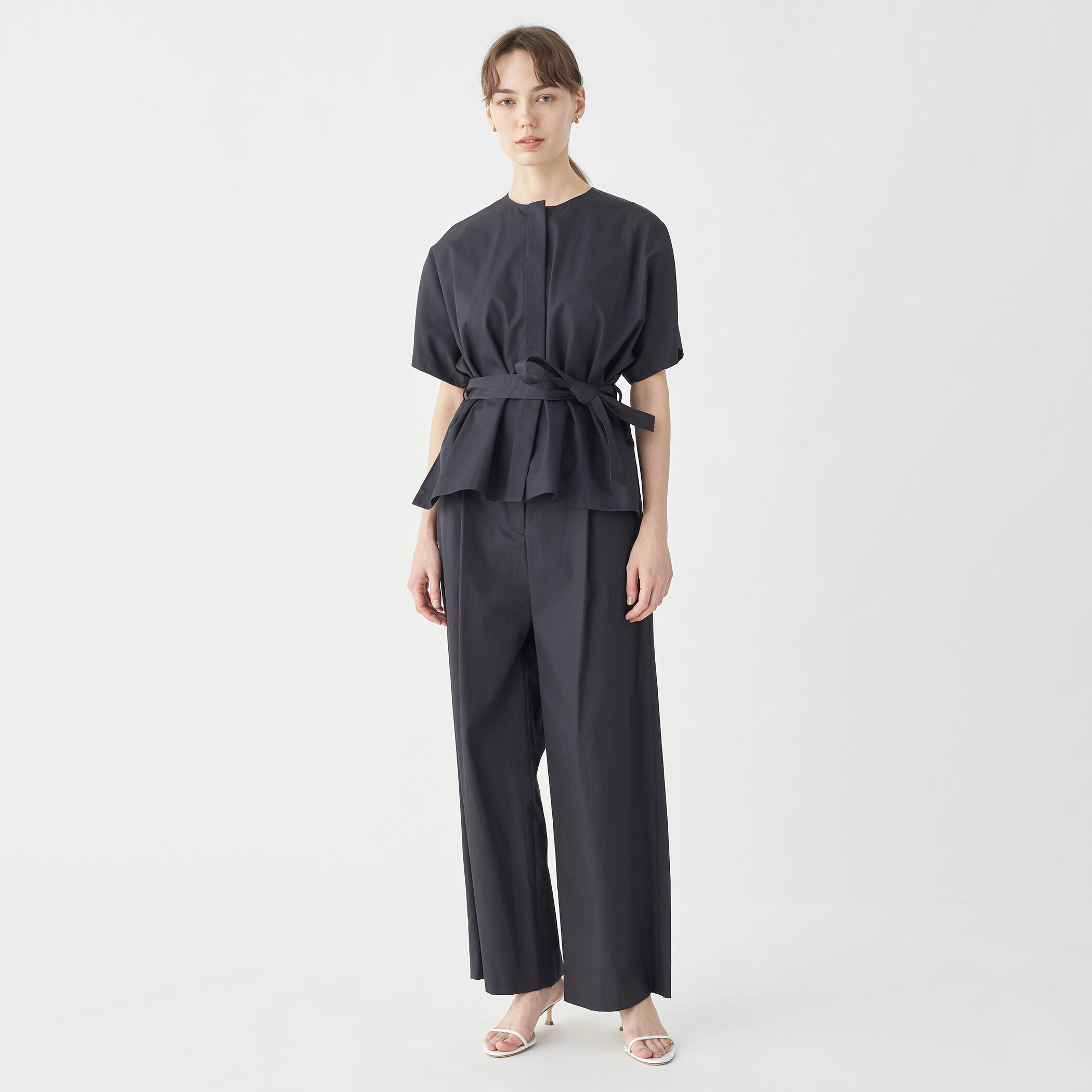 一部WEB先行予約】コットンギャバジン ベルテッドシャツ｜トゥモローランド 公式通販
