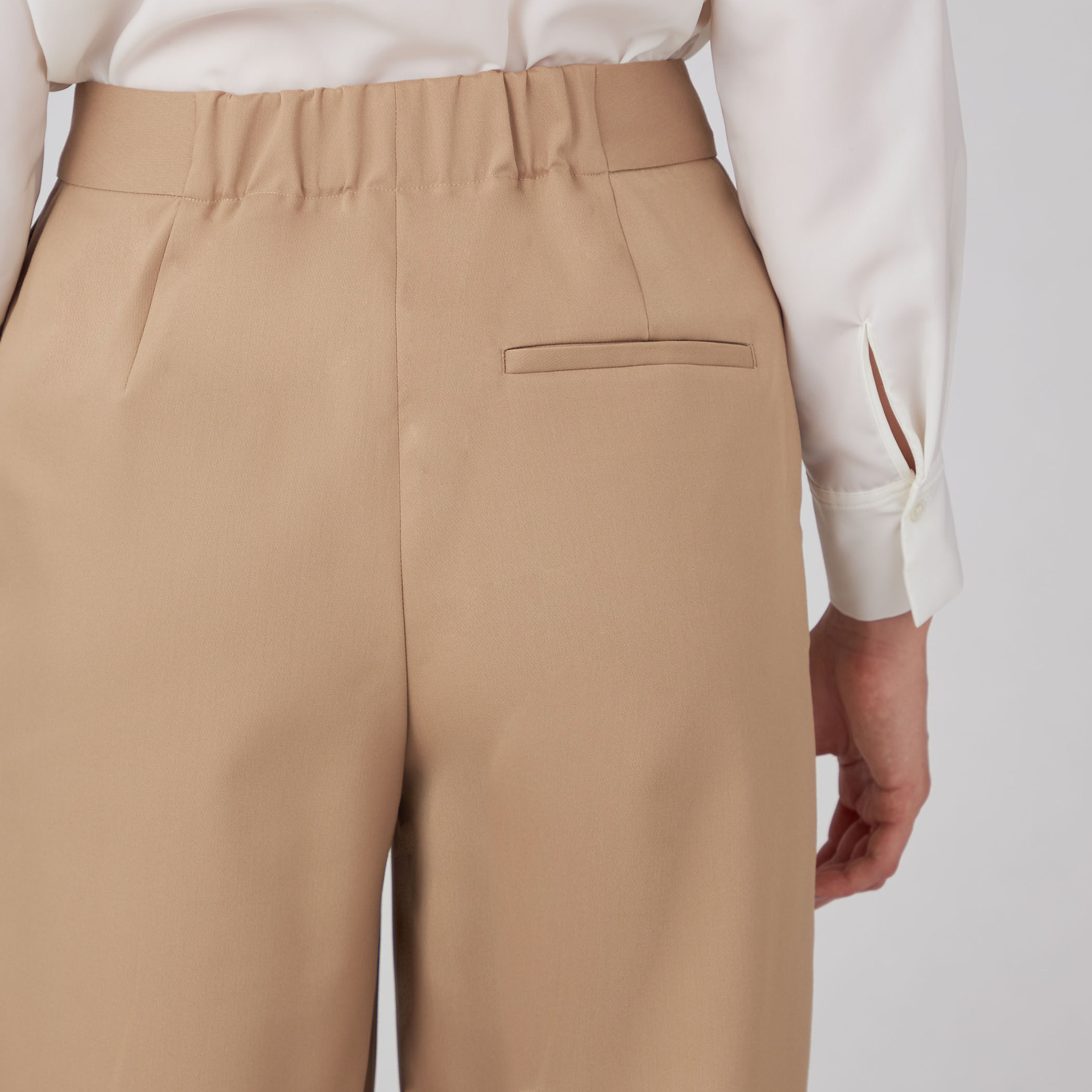 ポリエステルレーヨンストレッチ セミワイドパンツ｜トゥモローランド