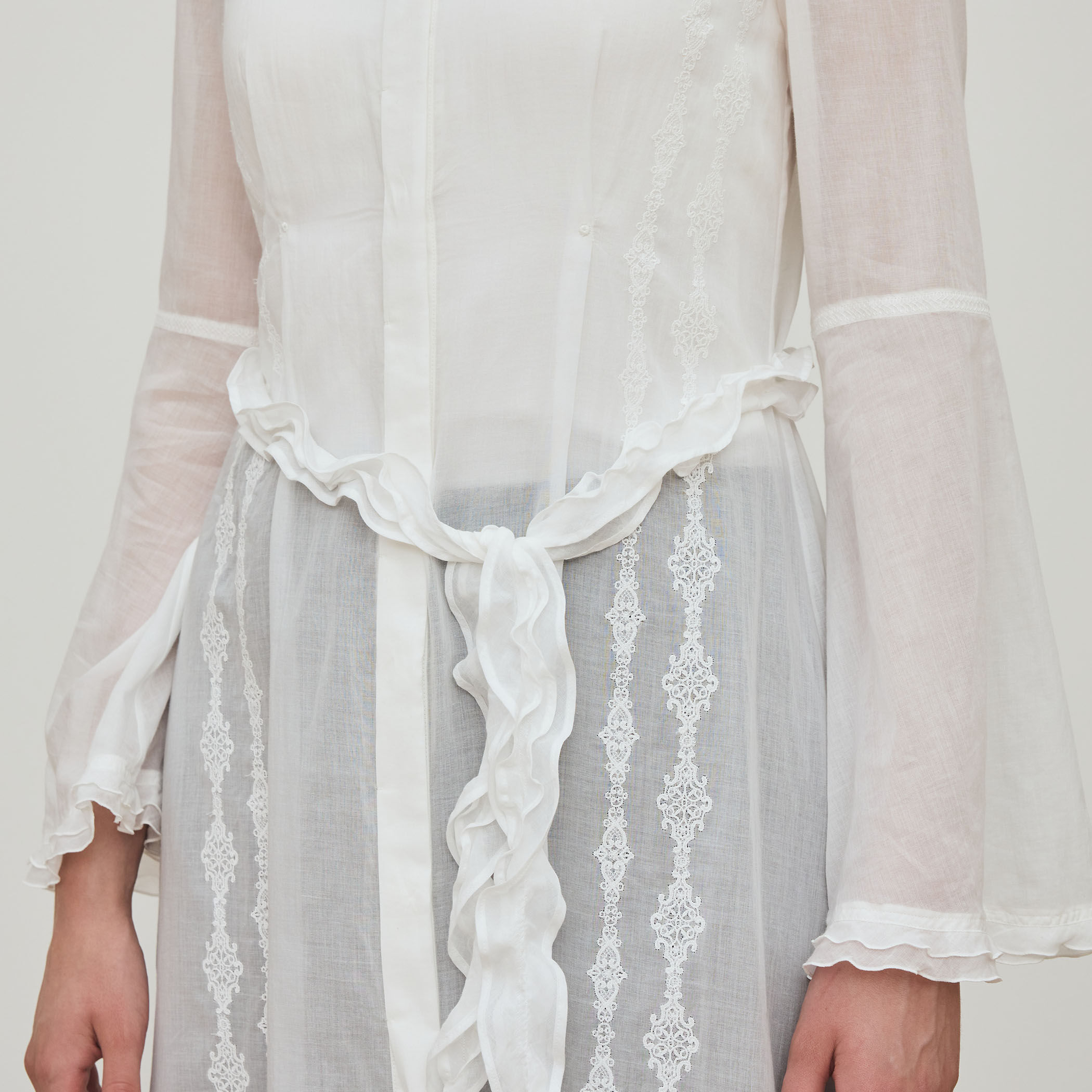 チェーンレースエンブロイダリー Aラインドレス｜トゥモローランド