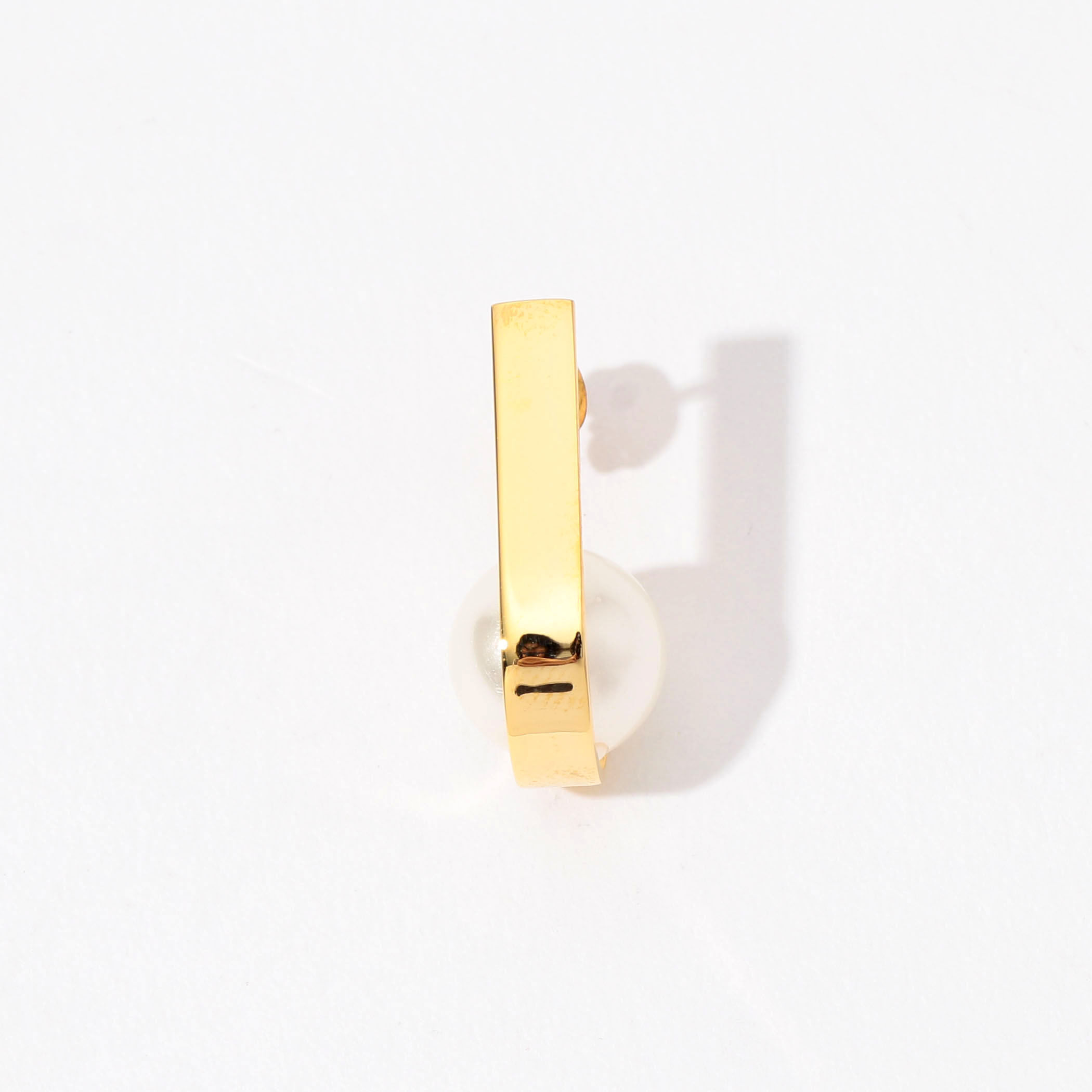 【別注】januka×TOMORROWLAND シェルパールピアス｜トゥモローランド 公式通販