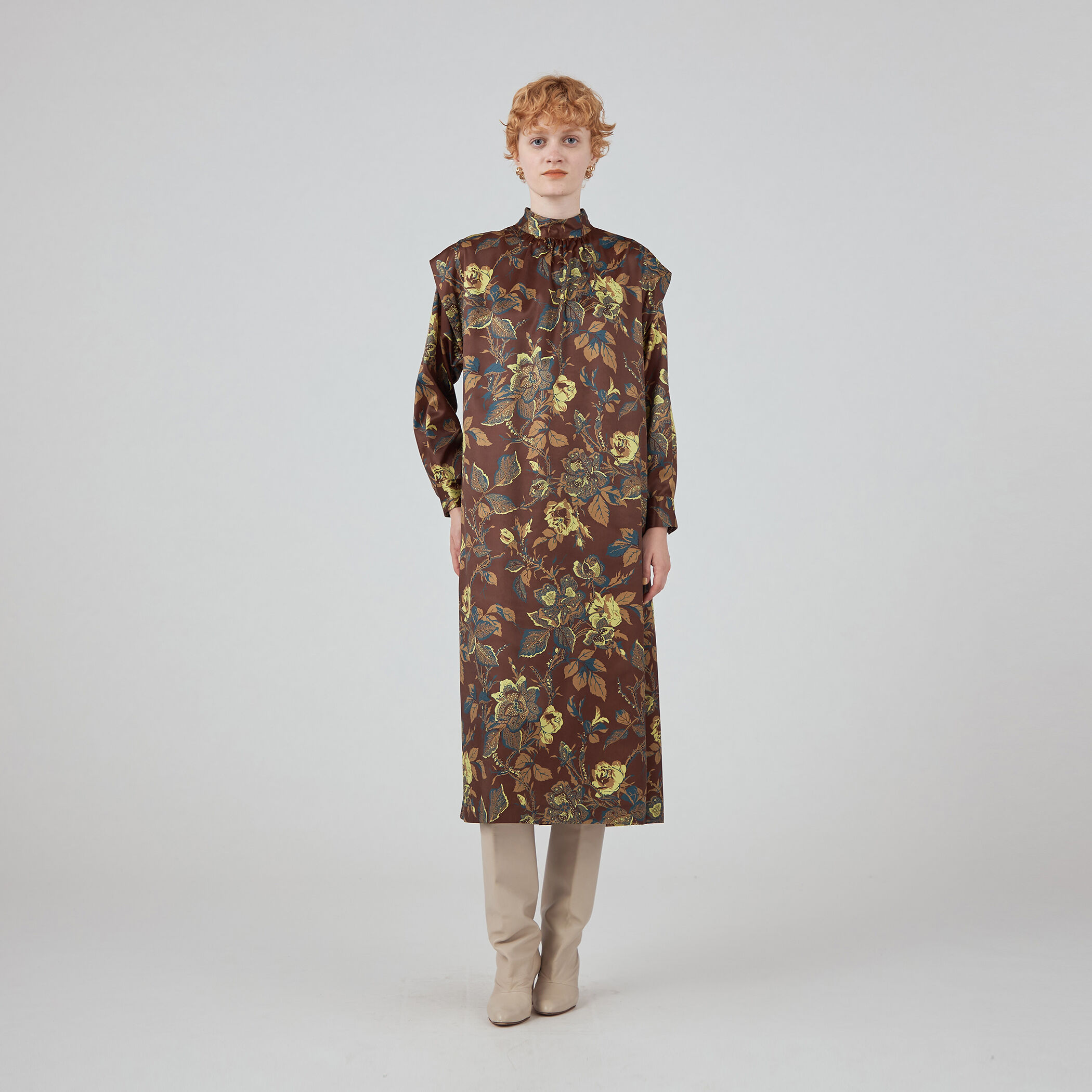 ポリエステルサテンプリント スタンドカラーワンピース