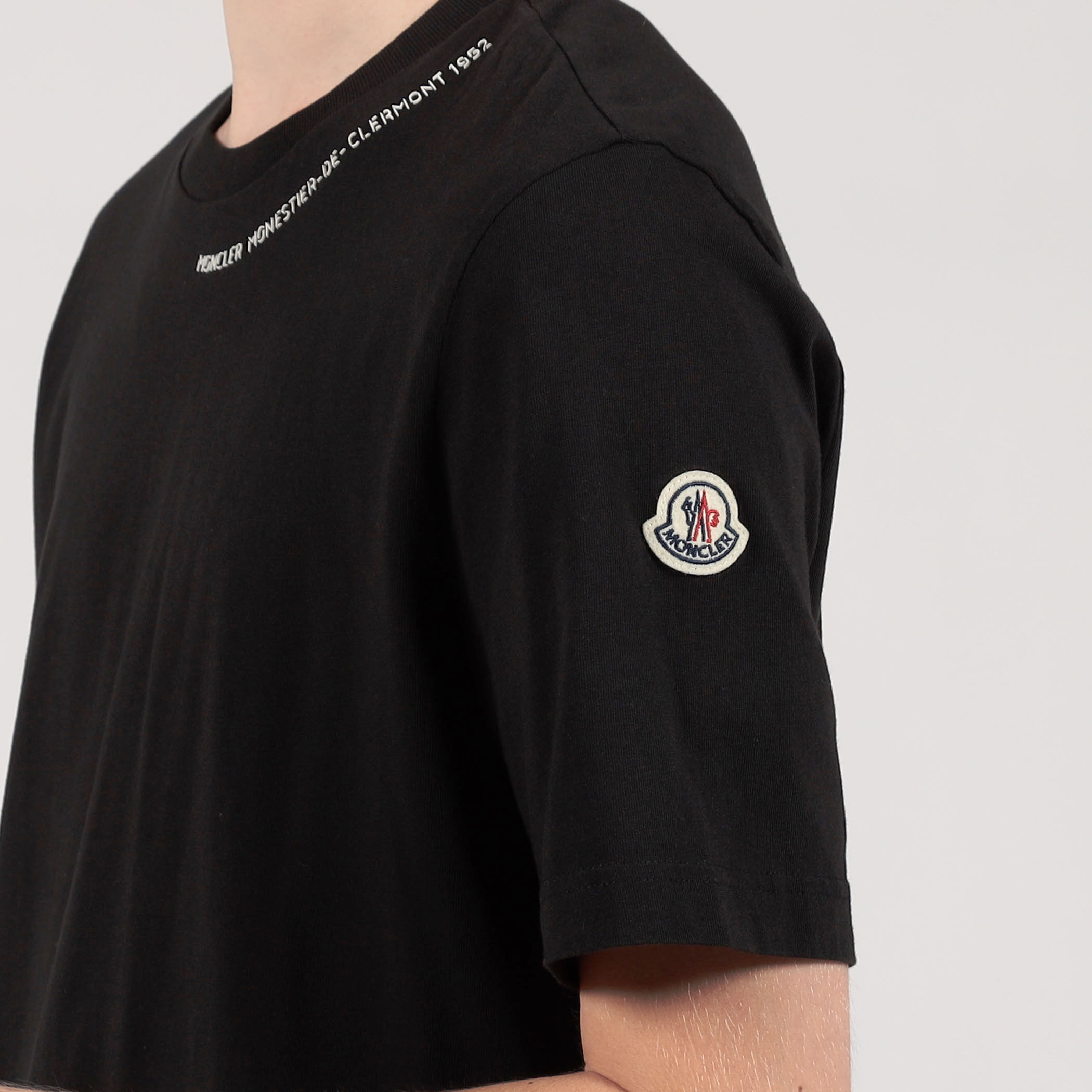 ☆MONCLER☆ クロシェレース裾コットンTシャツ♪ MONCLER (モンクレール) フロント刺繍 クルーネック 半袖 T