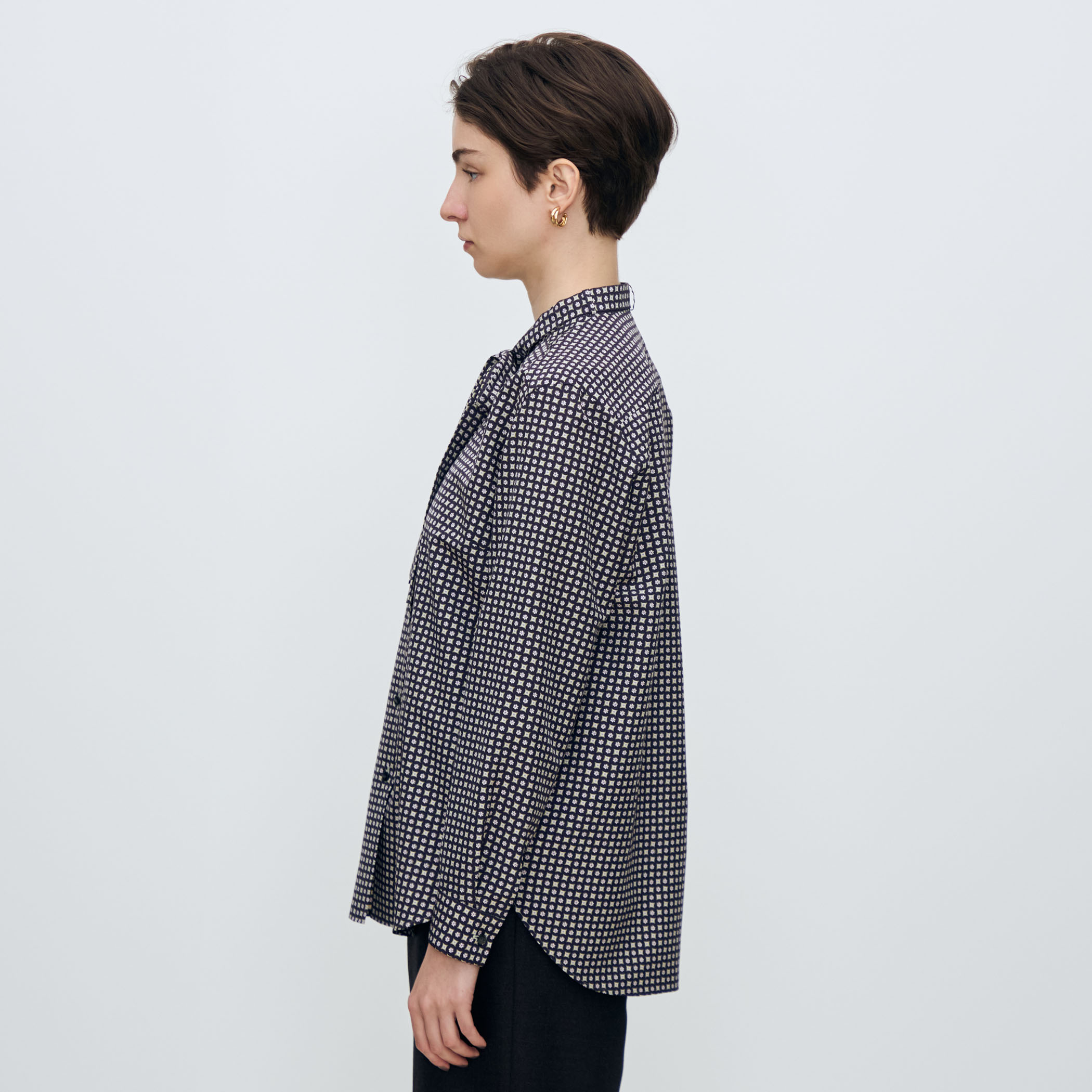 コモンフラワープリント ボウタイブラウス｜トゥモローランド 公式通販