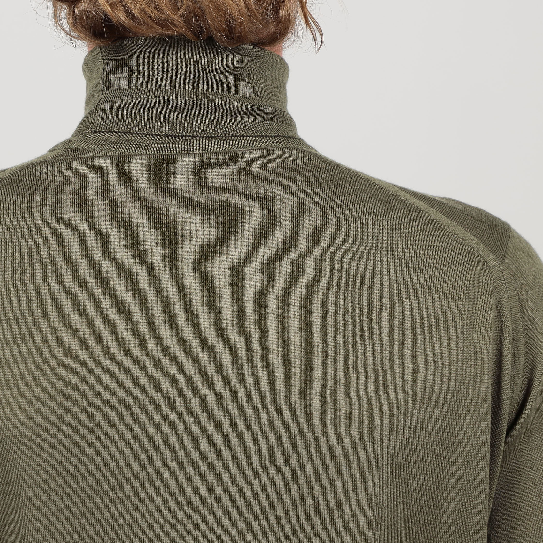 JOHN SMEDLEY LEVINE メリノウールタートルネックニット