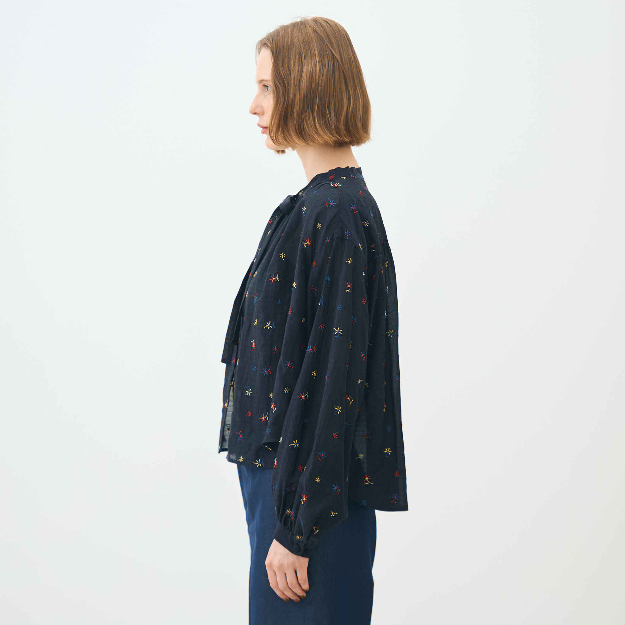 フルーロンエンブロイダリー ボウタイブラウス｜トゥモローランド 公式通販