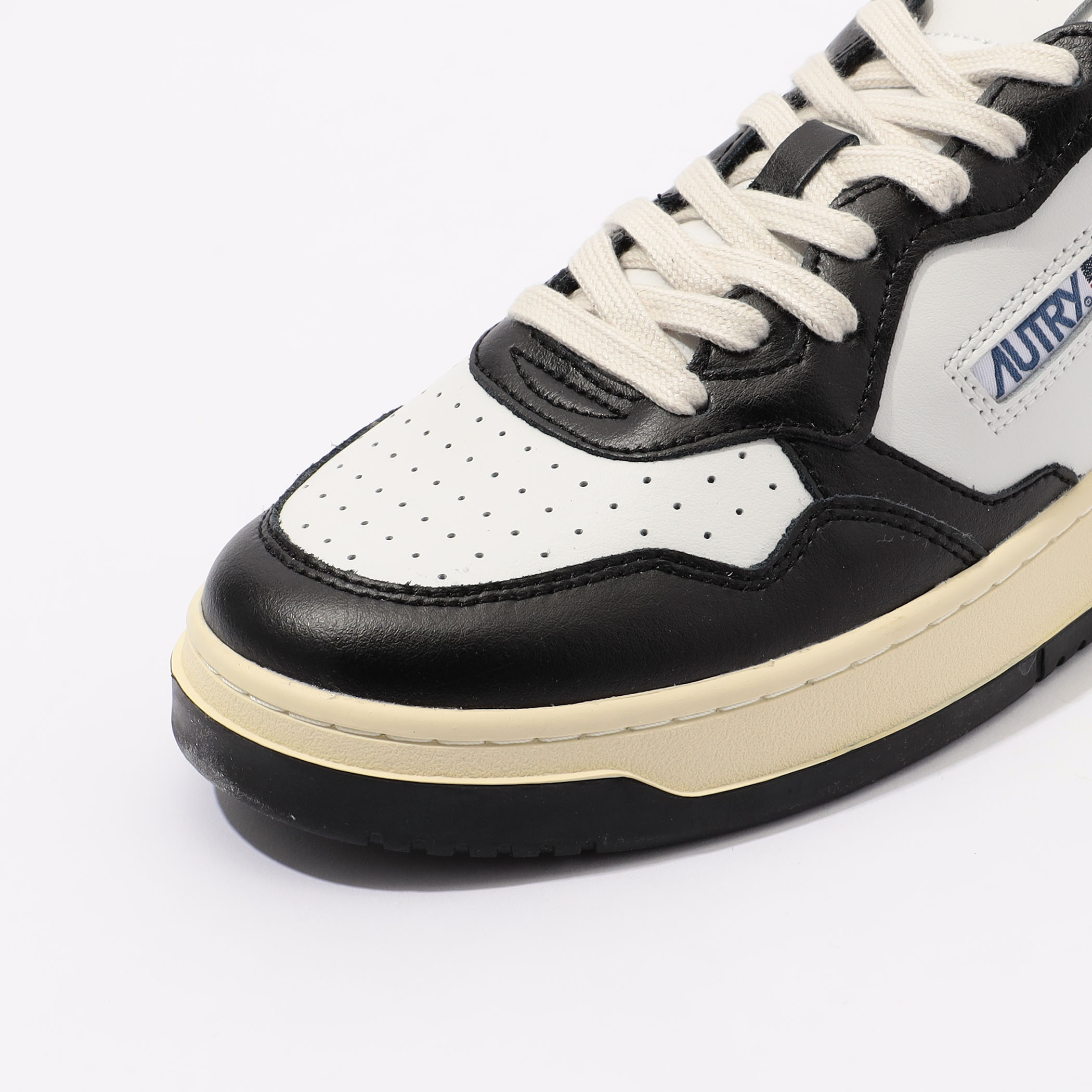 Autry ロコ刺繍トロストリンクトラックハンツ 【関税込】 □AUTRY MEDALIST LOW｜トゥモローランド 公式通販