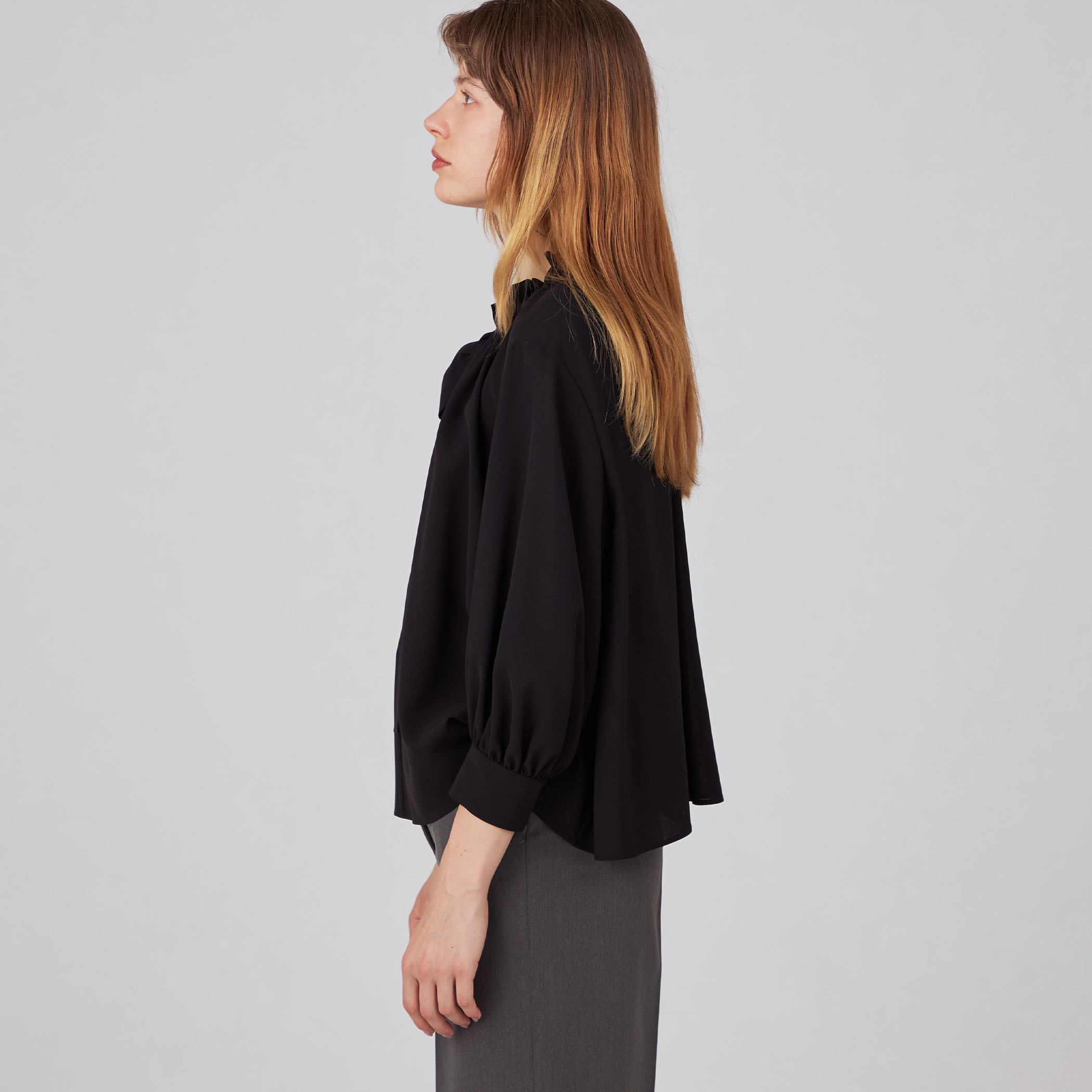 シアートロ フリルネックブラウス｜トゥモローランド 公式通販