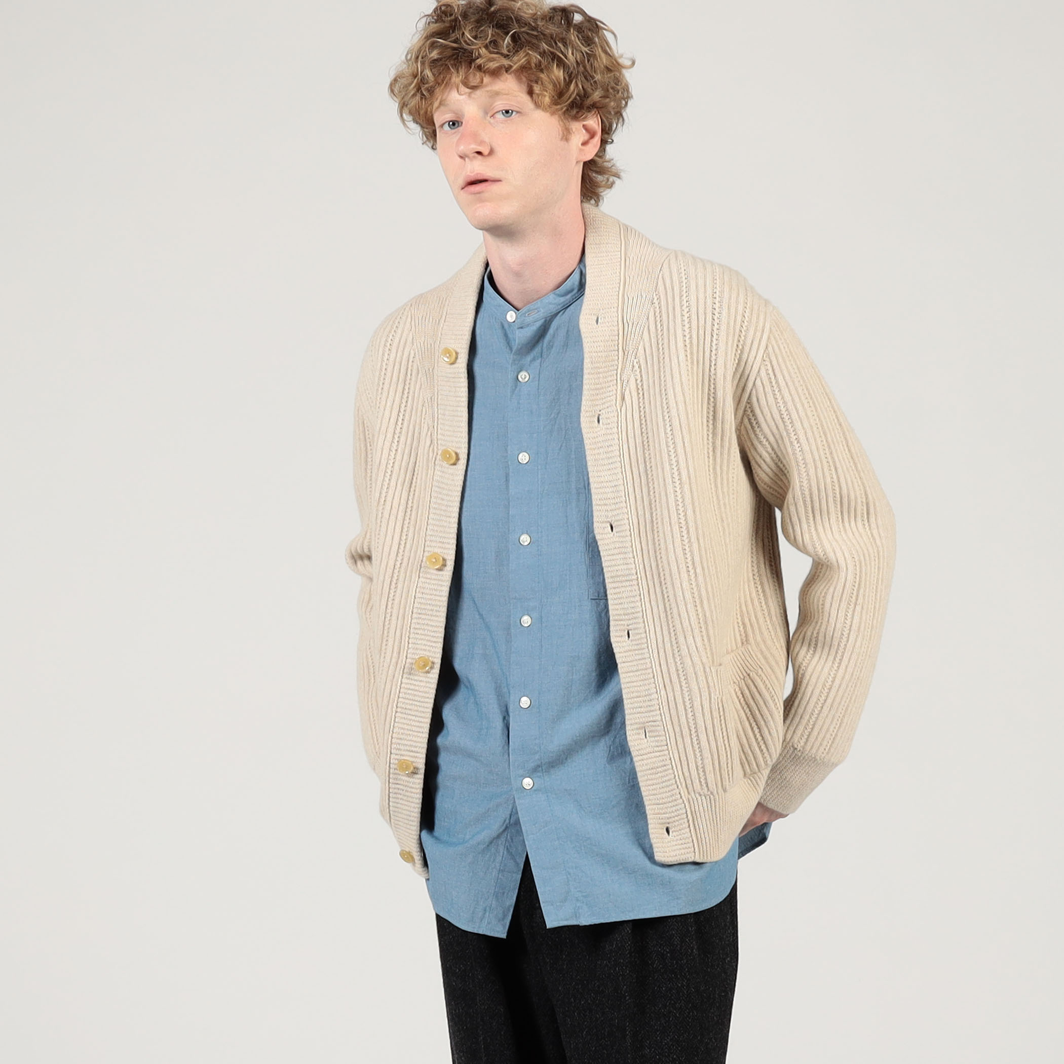 ウールカシミヤシルク リブVネックカーディガン｜トゥモローランド