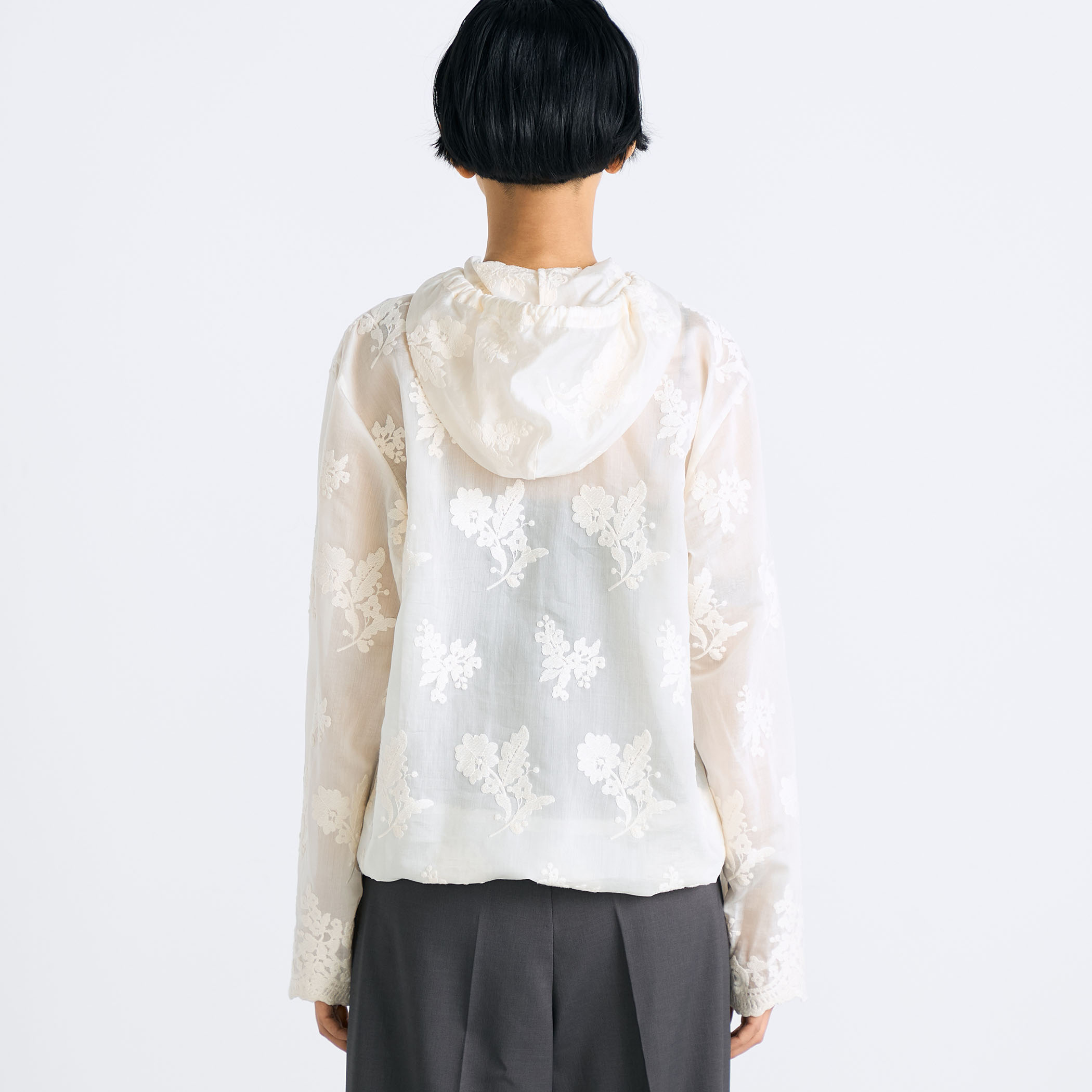 ❤︎出品 シアーエンブロイダリー フーデットブラウス｜トゥモローランド 公式通販