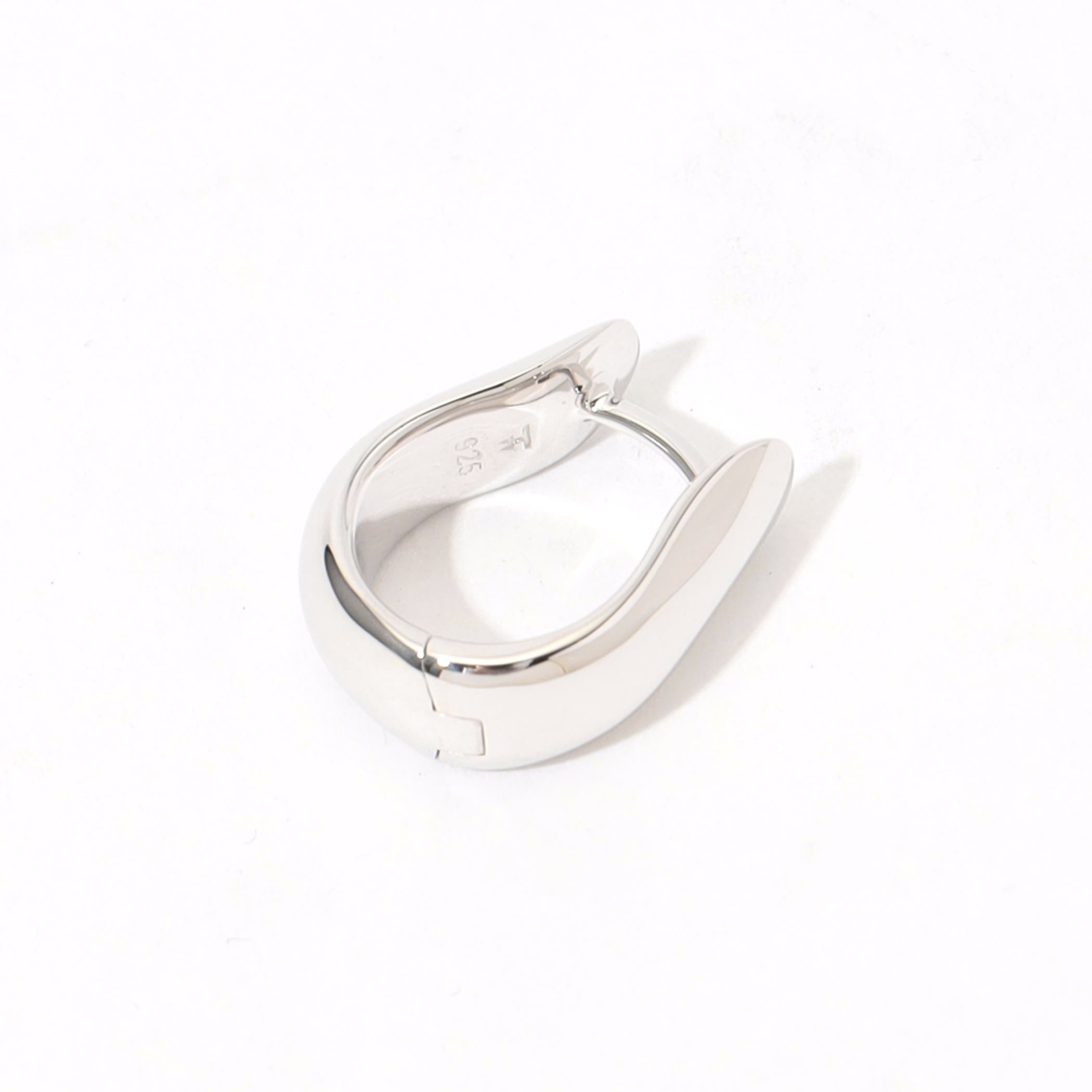 TOM WOOD Oyster Hoops S｜トゥモローランド 公式通販