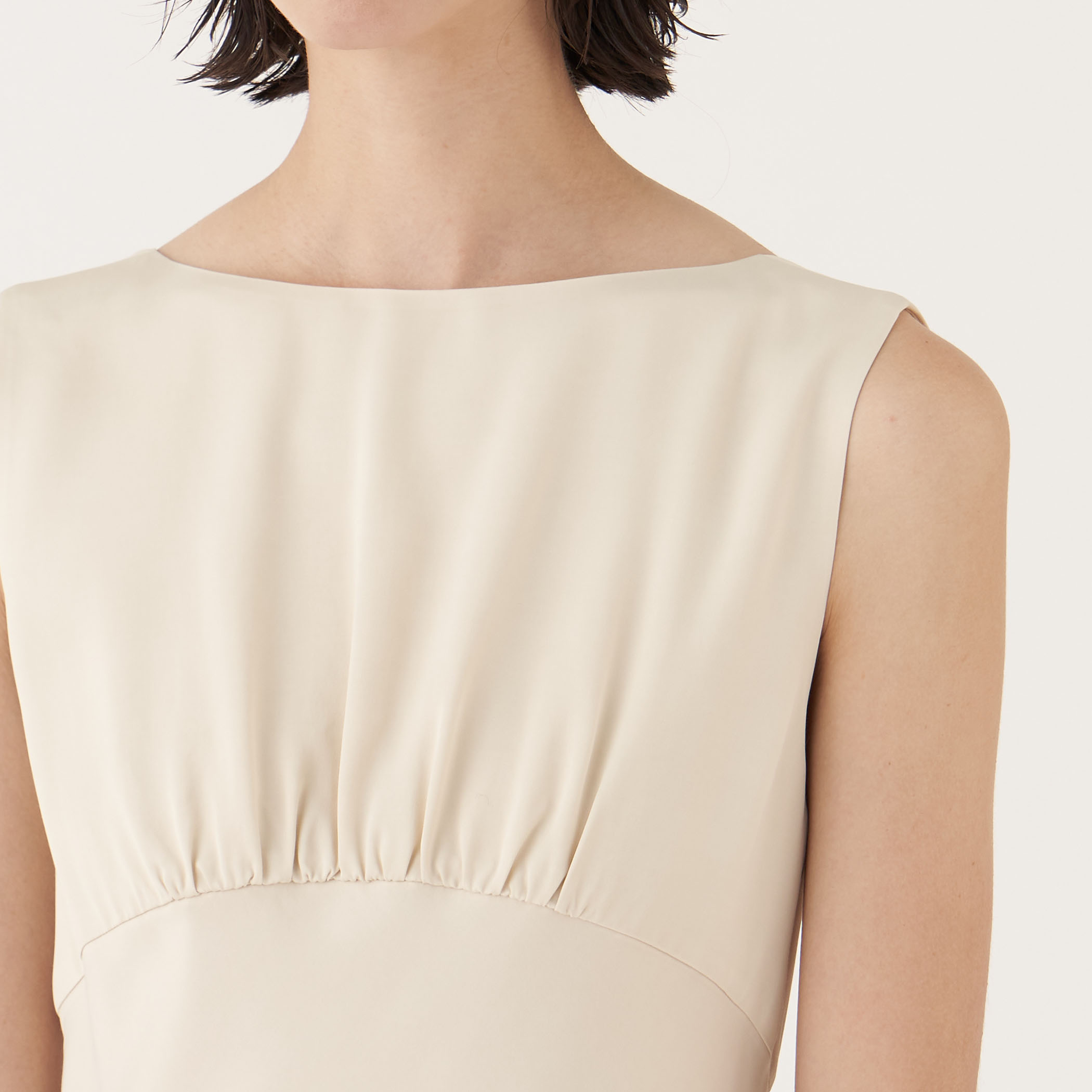 グロッシーサテン Iラインマキシワンピース｜トゥモローランド 公式通販