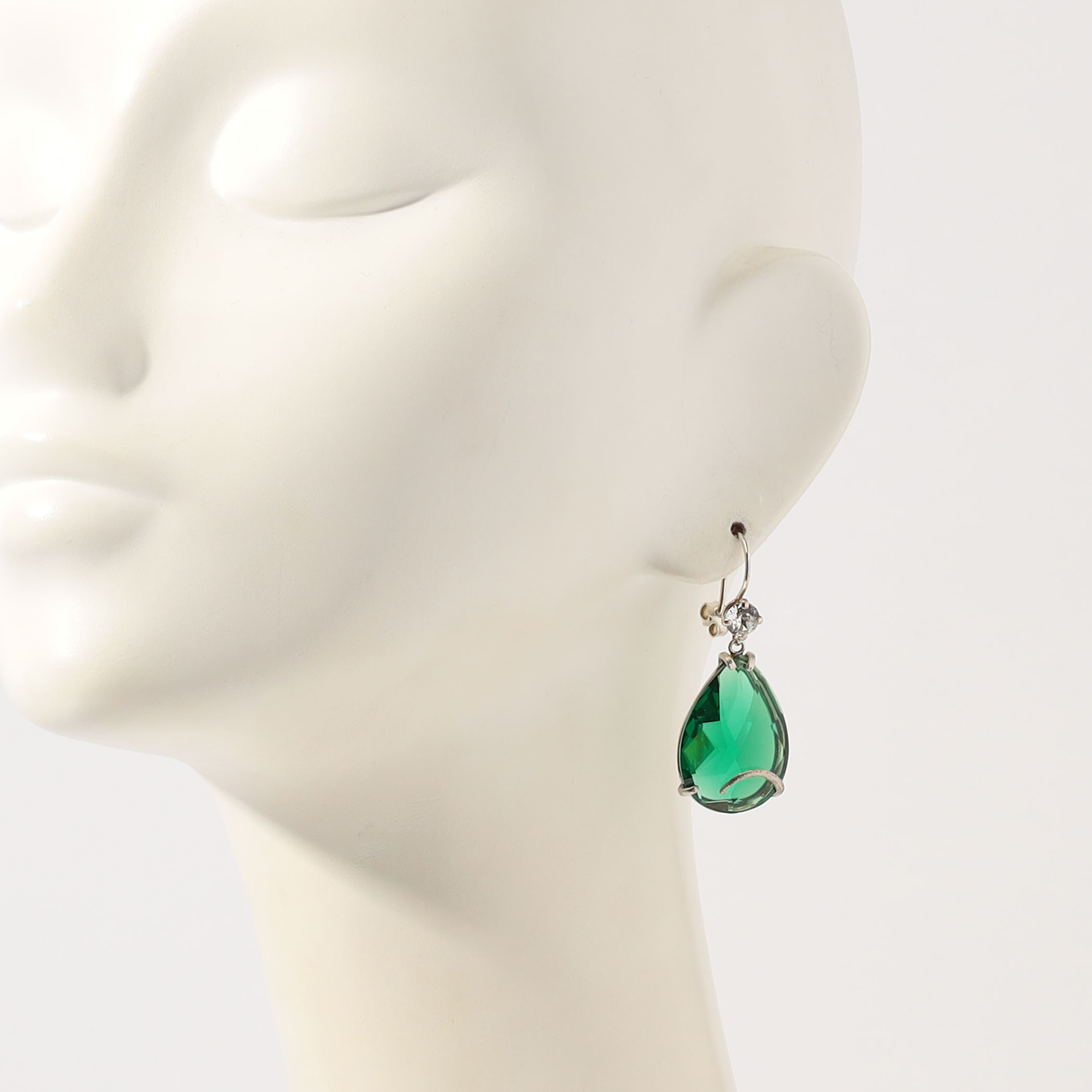 WOUTERS&HENDRIX Hook with Emerald ピアス｜トゥモローランド