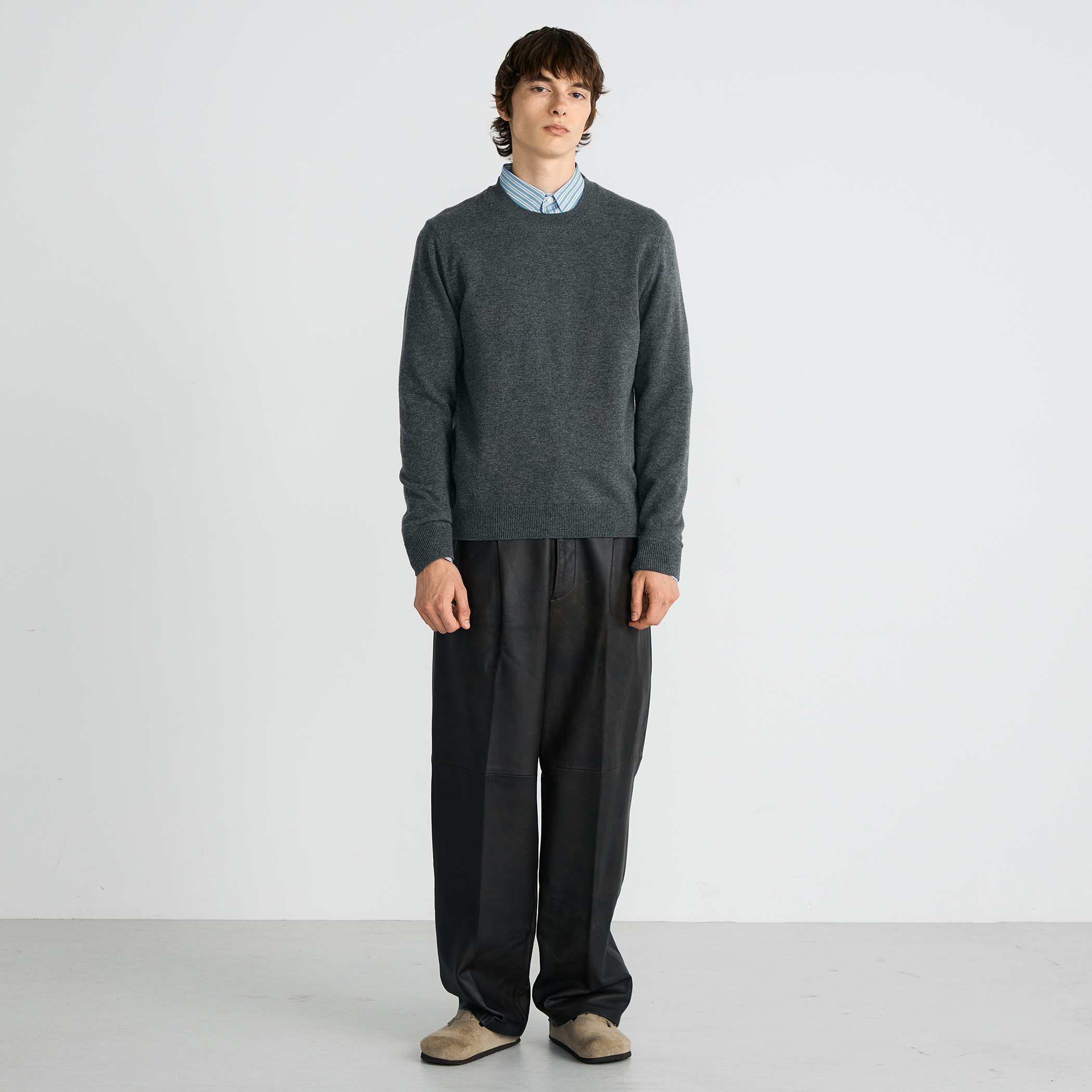 クラッシュレザー スラックス｜トゥモローランド 公式通販