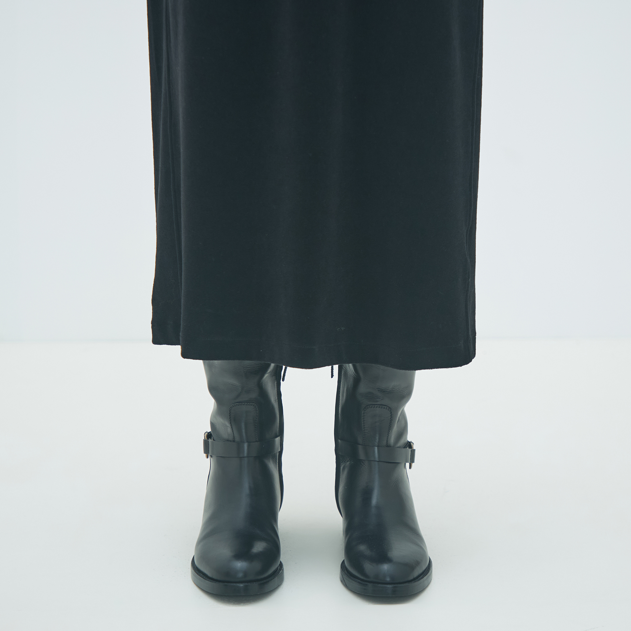 一部追加予約】コットンポリエステルベロア Vネックワンピース