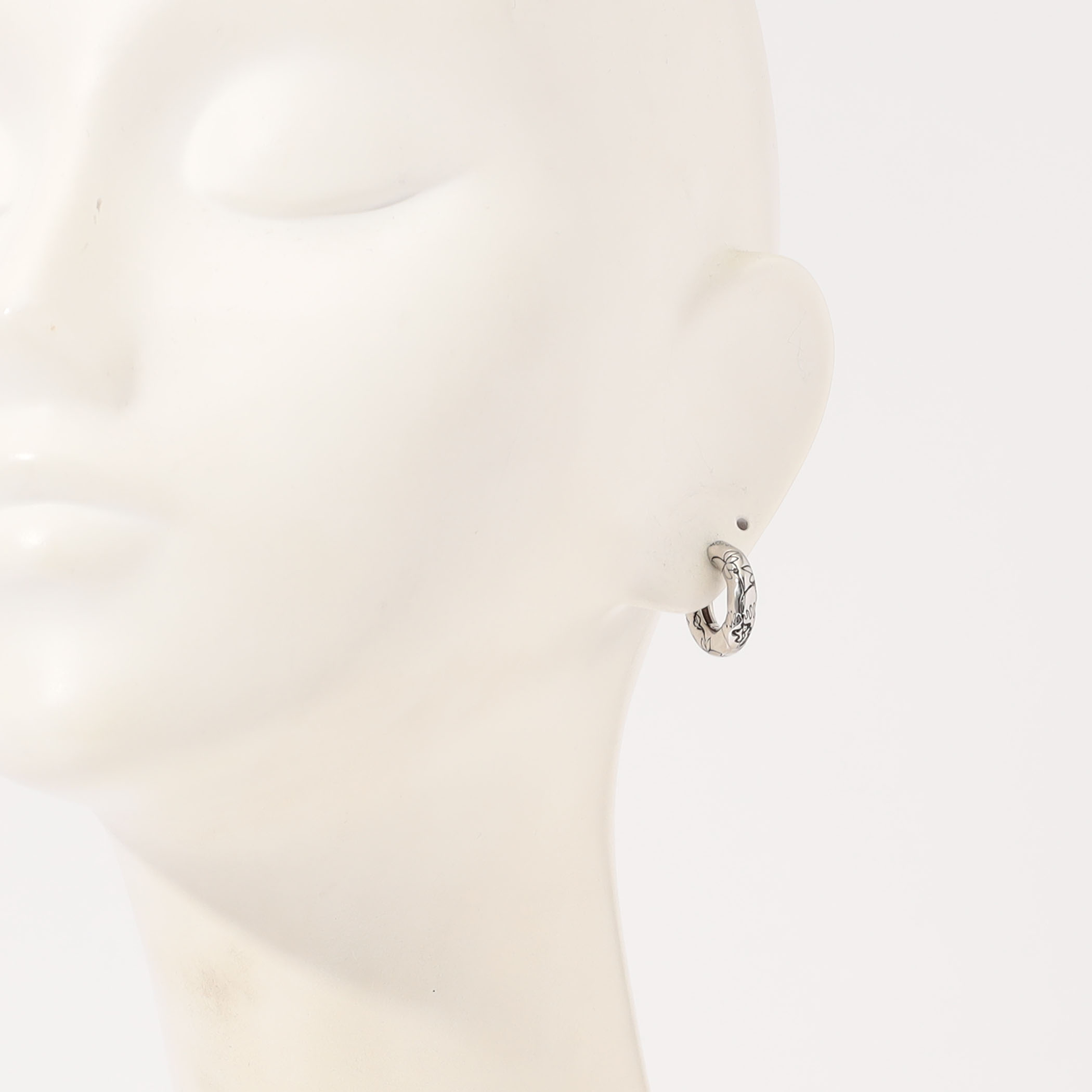 avgvst Black Millefleurs Hoop ピアス｜トゥモローランド 公式サイト