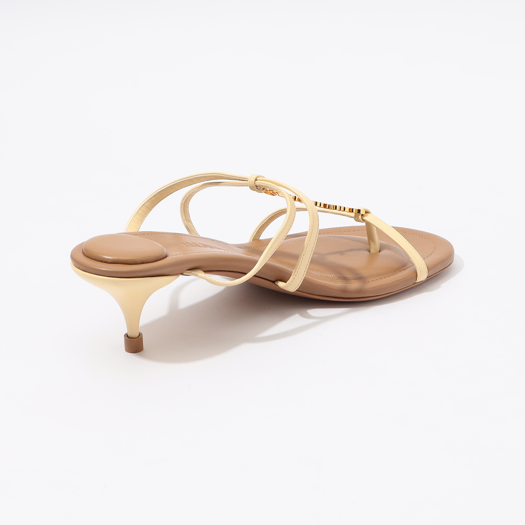 品薄★JACQUEMUS レザー パッド入り ミュール サンダル JACQUEMUS（ジャックムス）の「Jacquemus Les Mules Gitan Pumps