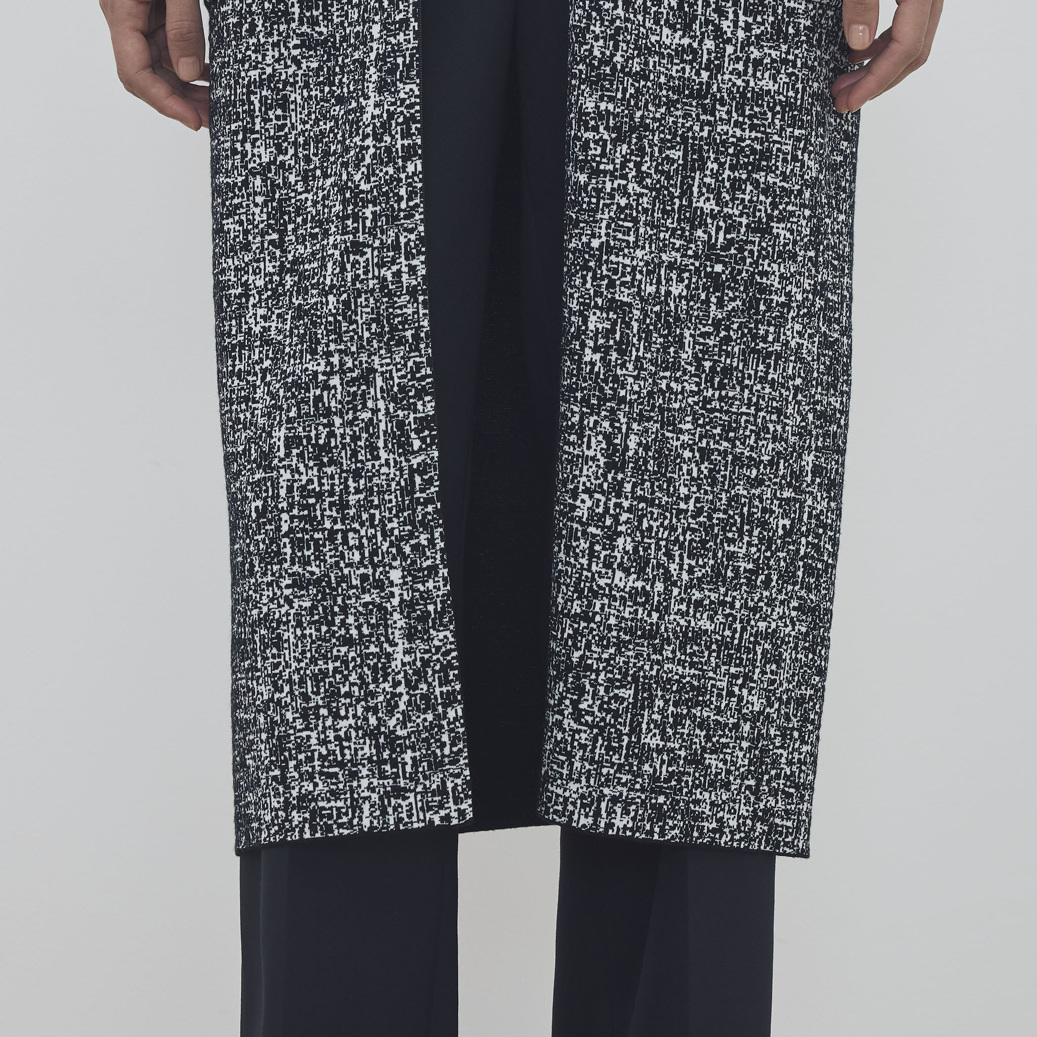 ツートーンジャカード Vネックロングジレ｜トゥモローランド 公式通販